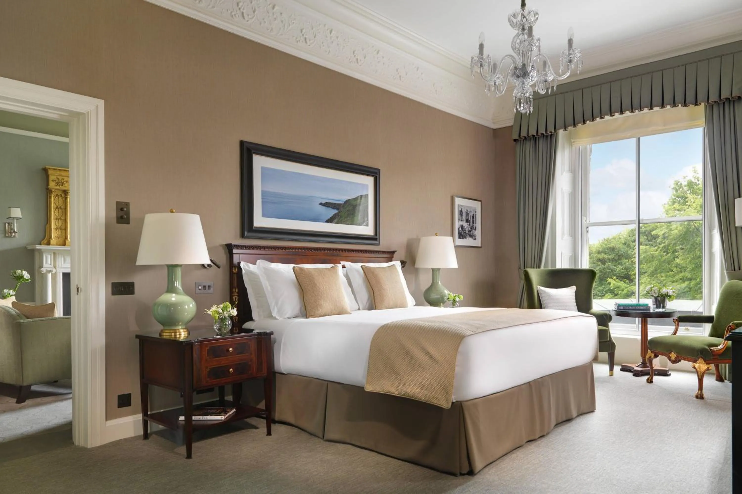 Large One-Bedroom King Suite in The Shelbourne, Autograph Collection