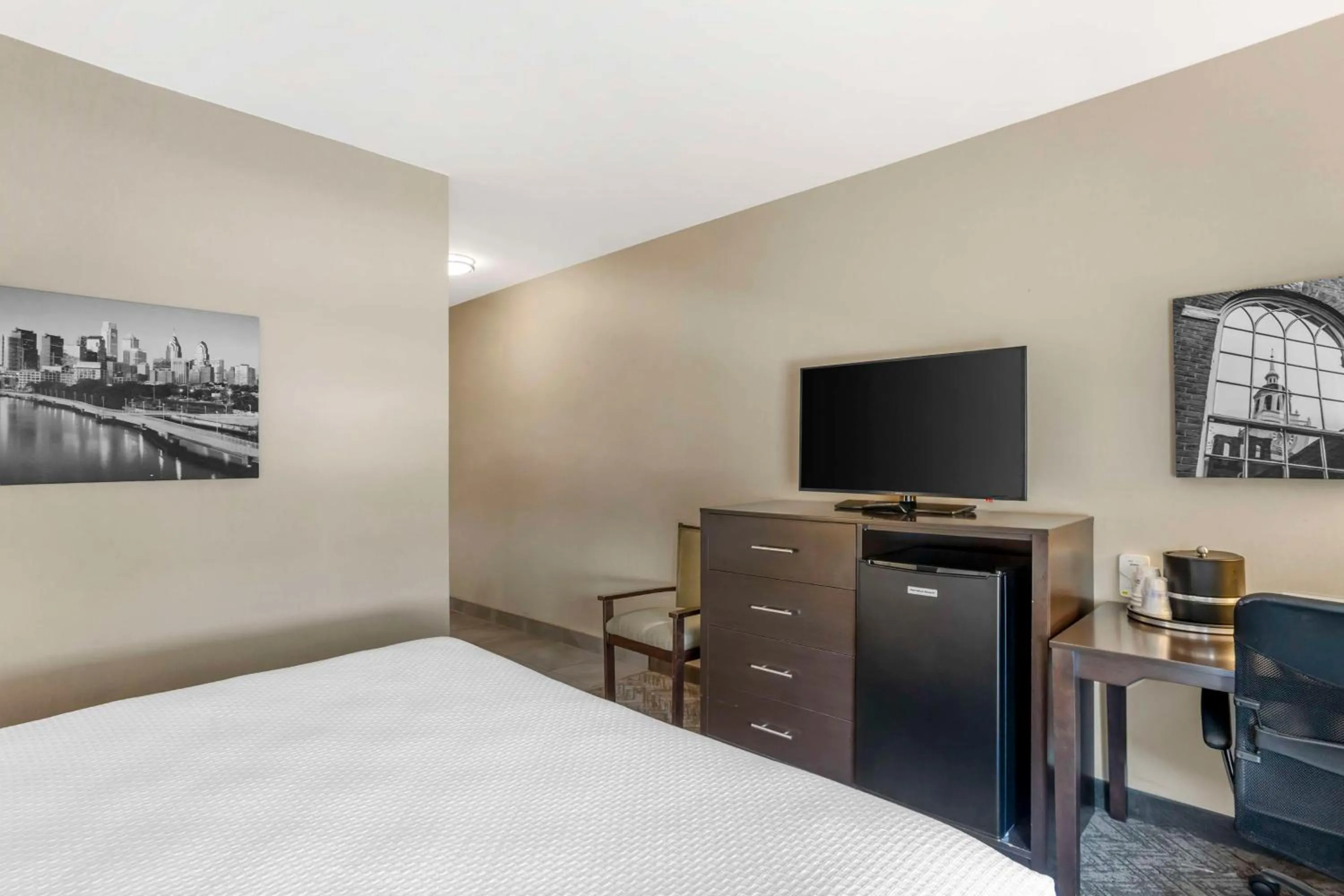 King Room in Best Western Plus Philadelphia-Pennsauken Hotel