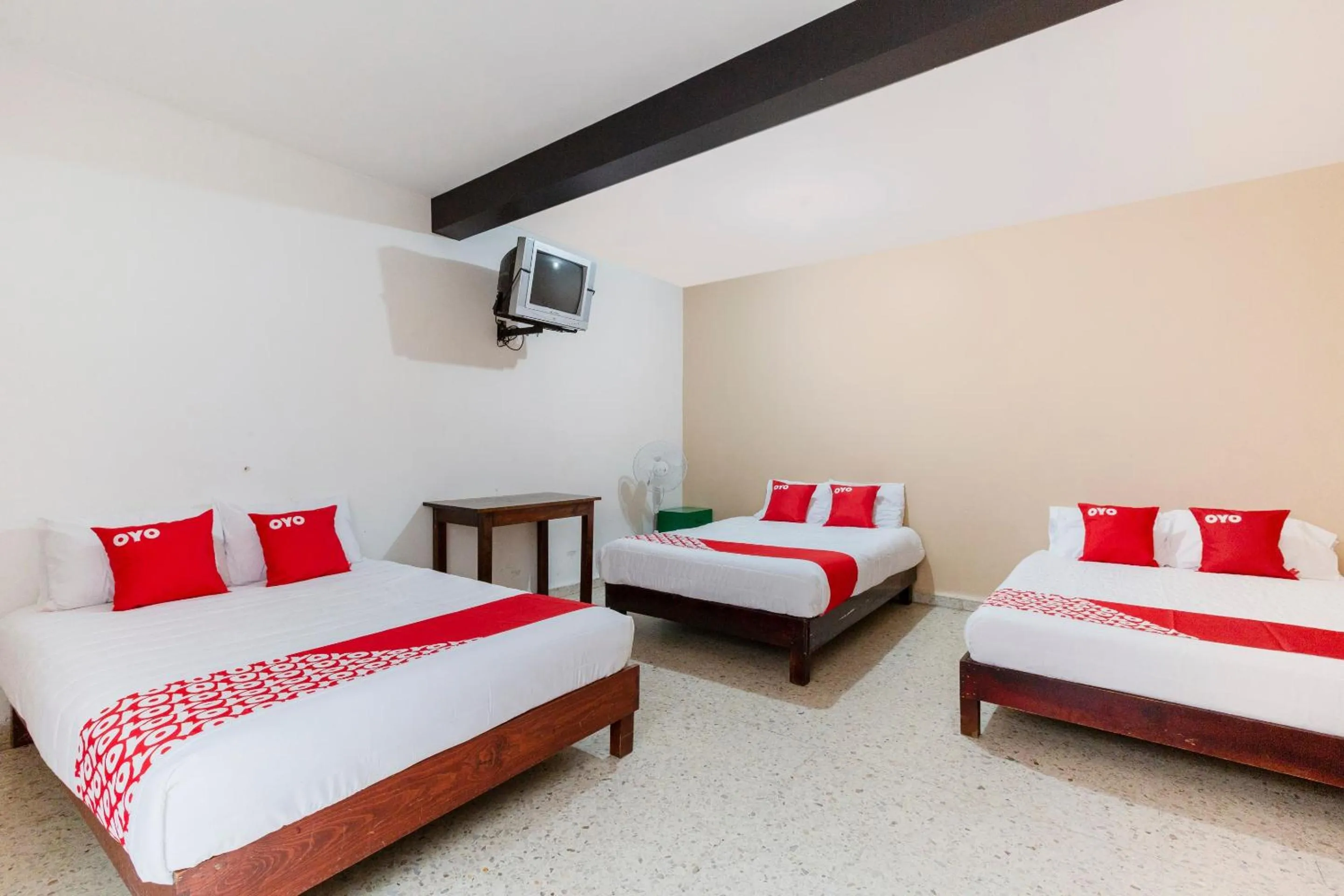 Standard Three beds in OYO Hotel Emperador, Oaxaca