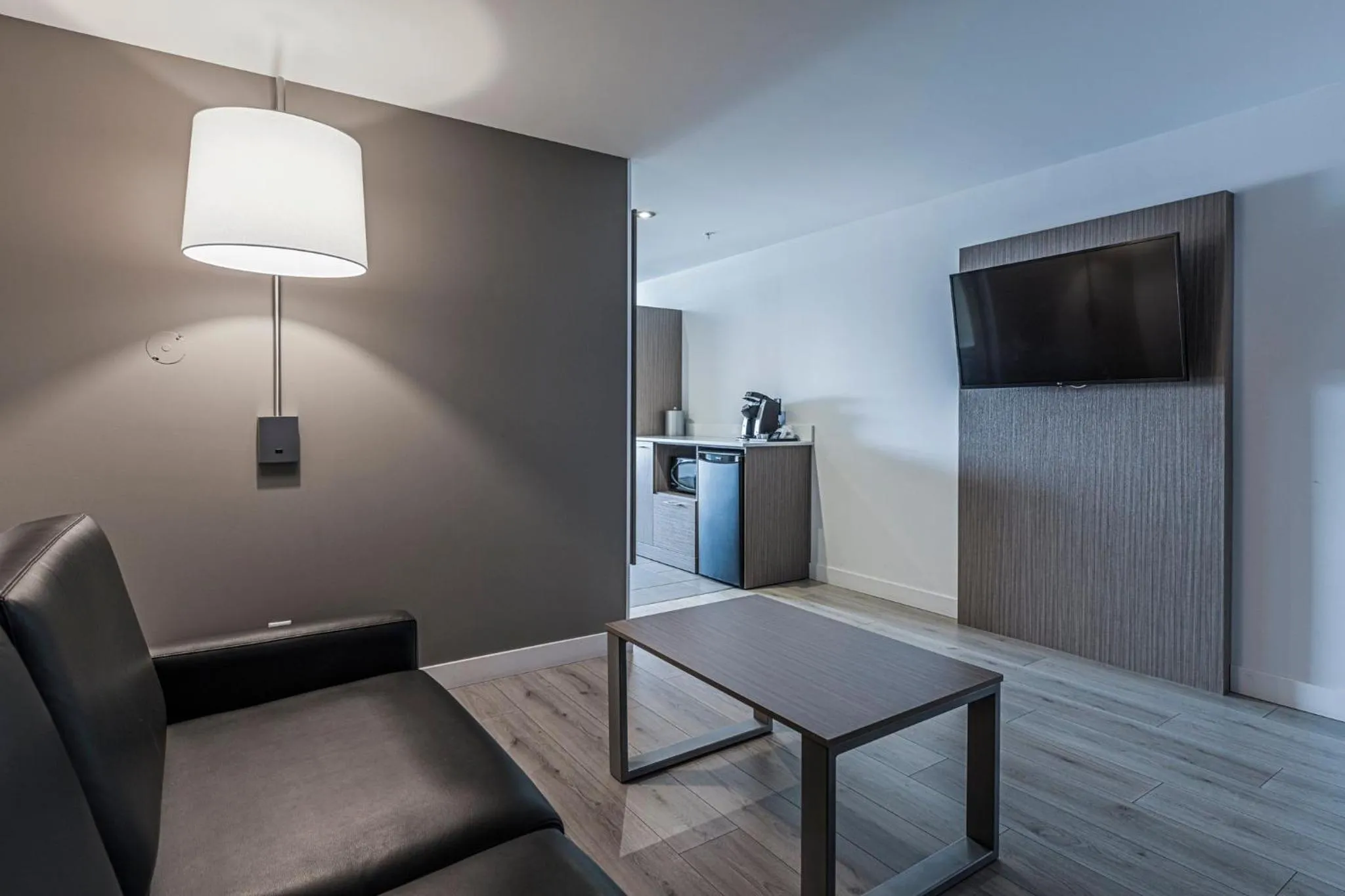 Queen Suite with Two Queen Beds and Sofa Bed in Holiday Inn Express Hotel & Suites Saint - Hyacinthe by IHG