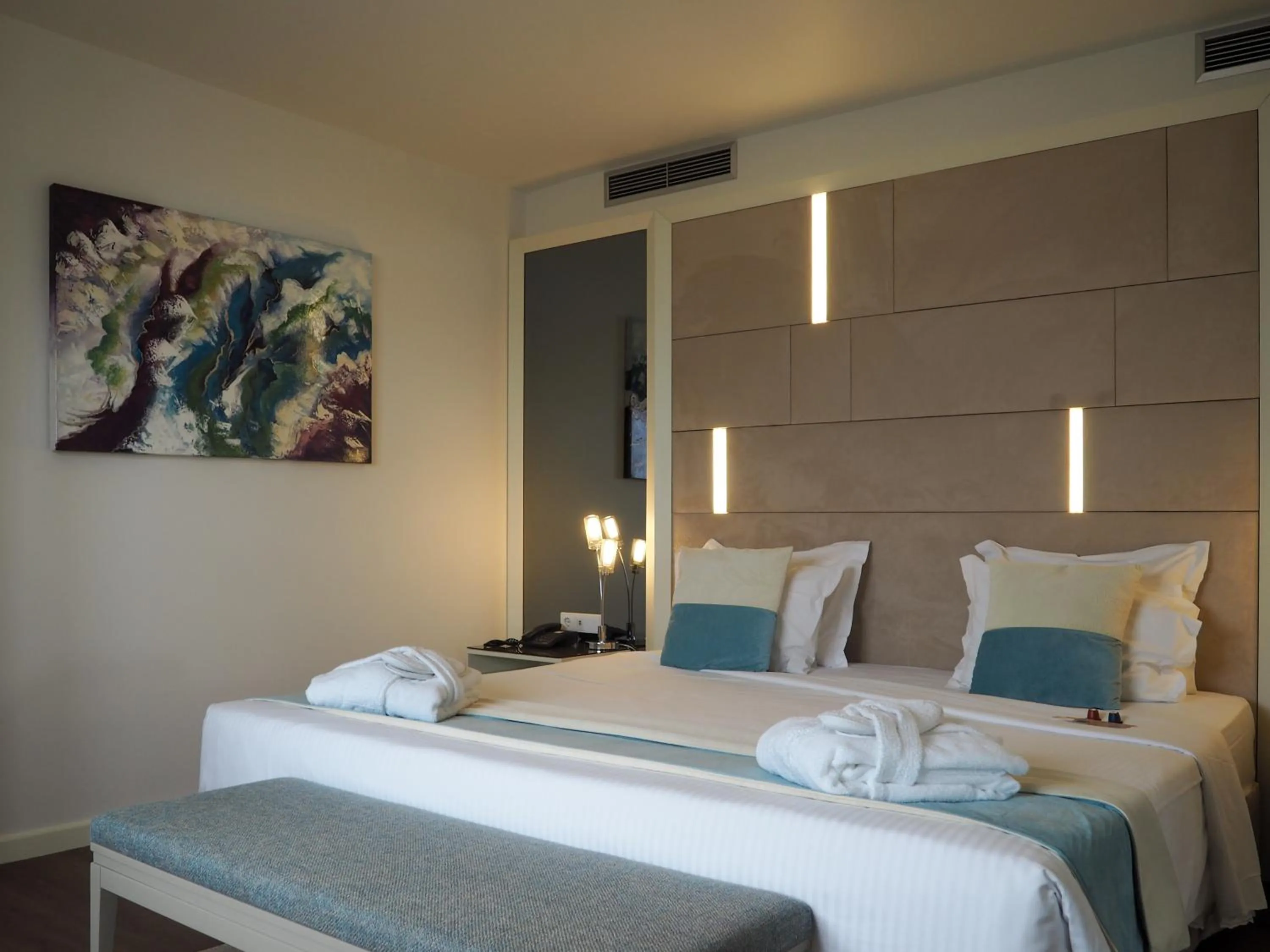 Deluxe Suite with Sea View in THE ONE Grand Hotel da Póvoa - by MHMB Hospitality