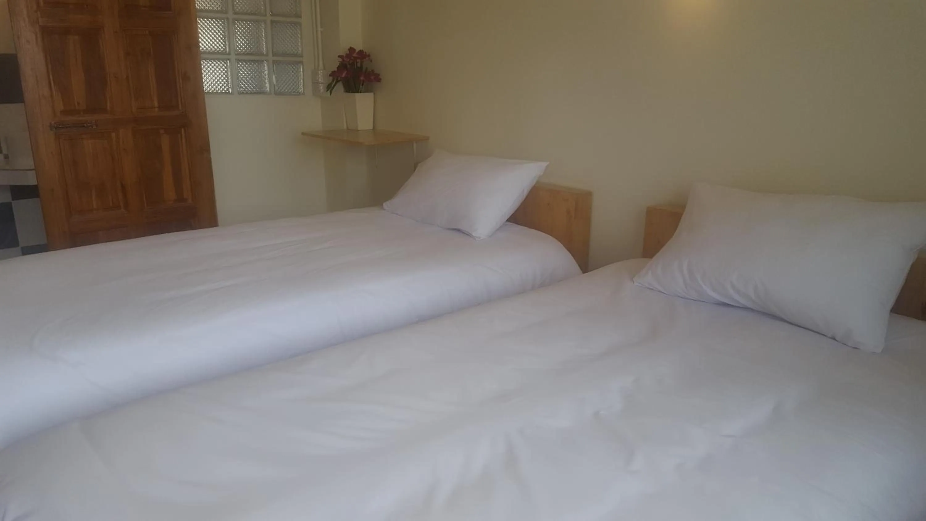 Standard Twin Room in HILLDA HOUSE