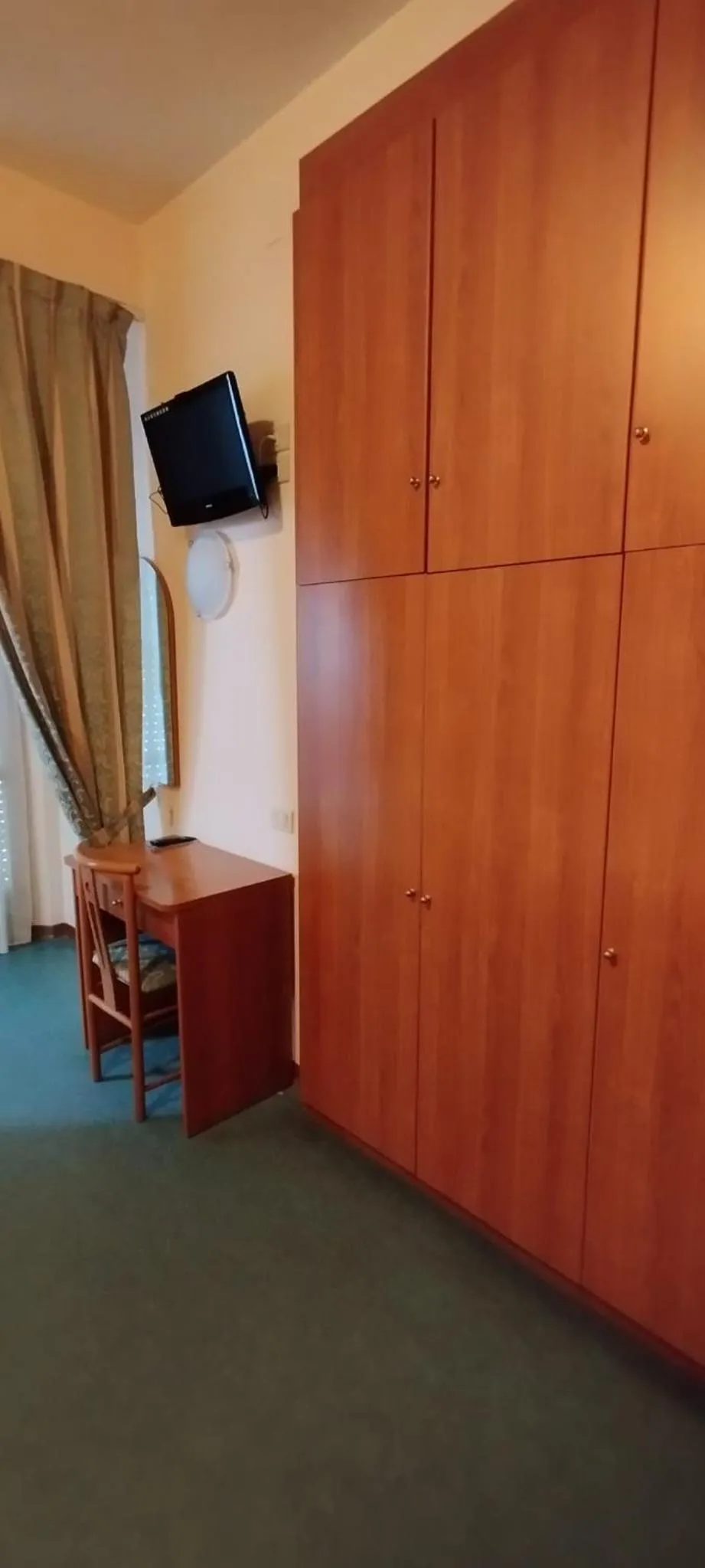 Economy Triple Room in Hotel Acerboli