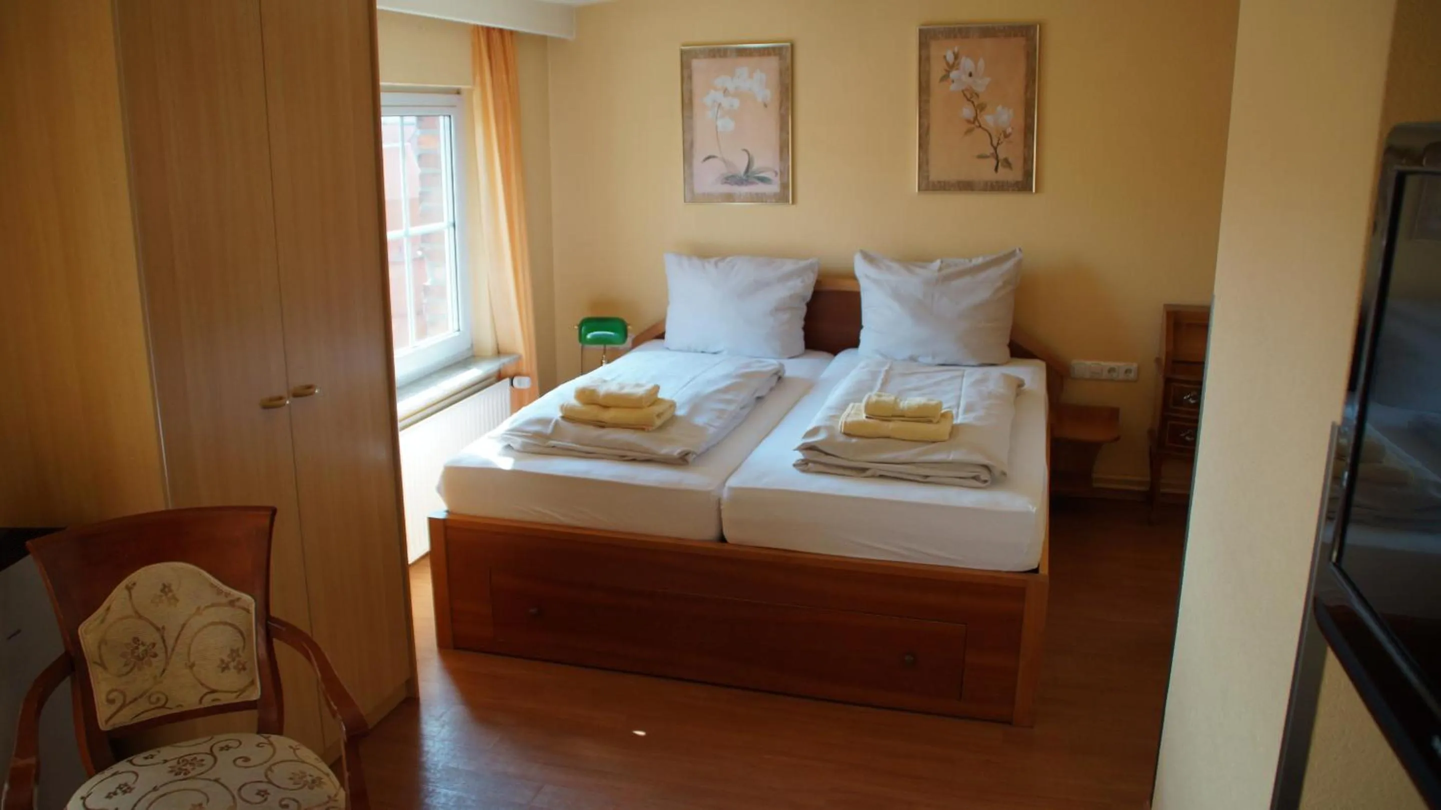 Double Room with Private Bathroom in HOTEL alt lüneburger Kutscherstuben