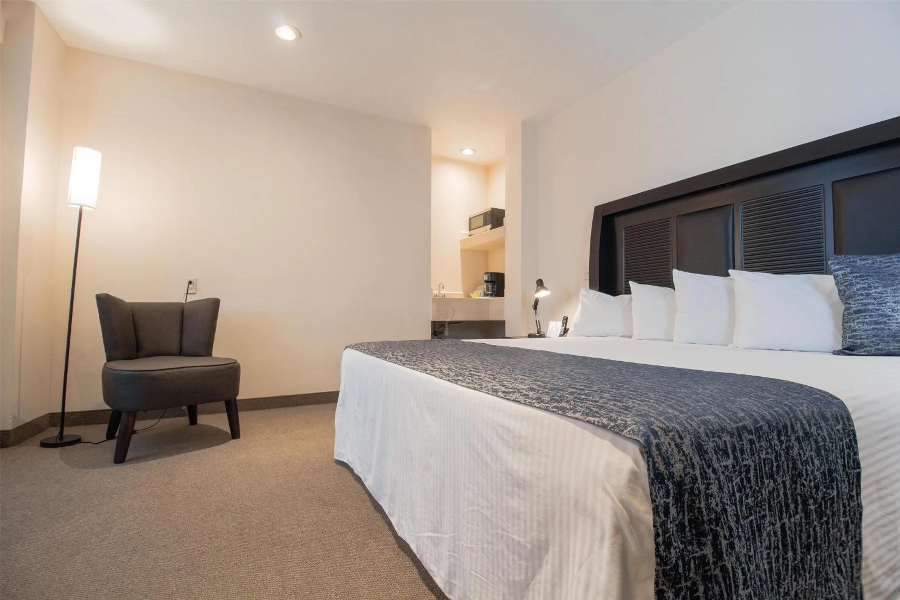 King Suite - Non-Smoking in Best Western Real Tula Express