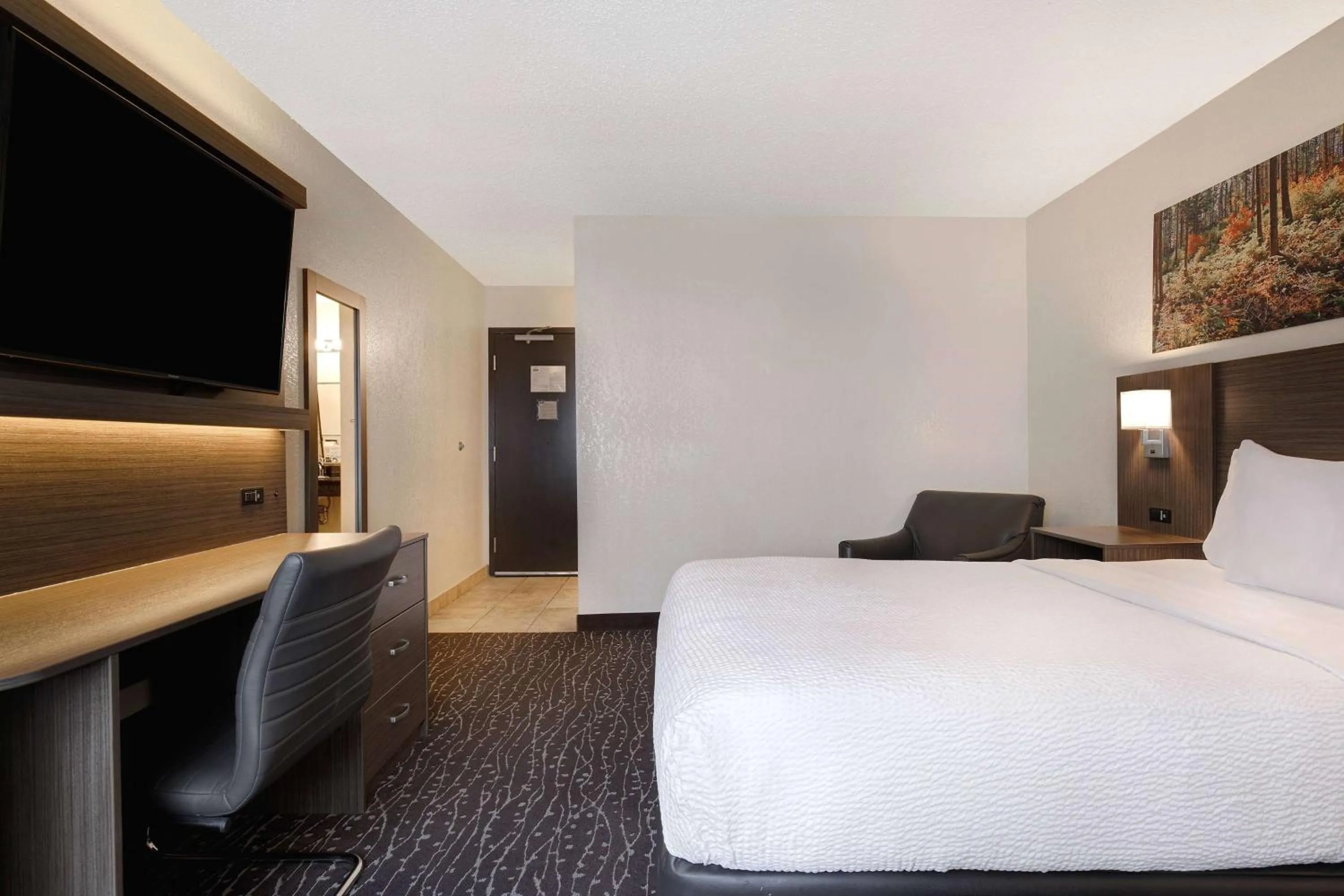 Queen Room with Two Queen Beds, Mobility Access and Bathtub with Grab Bars, Non-Smoking in Days Inn & Conference Centre by Wyndham Prince Albert