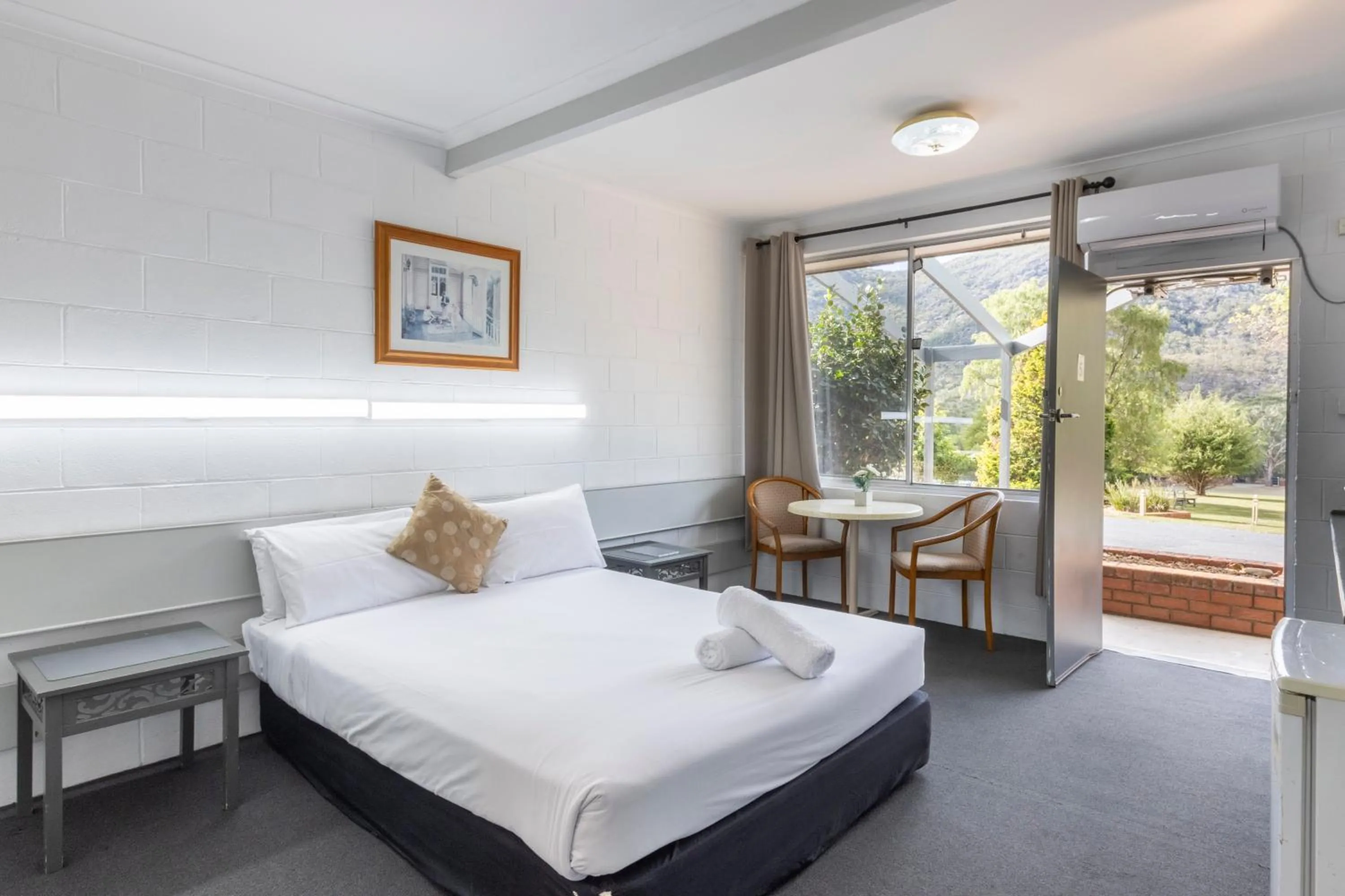 Standard Queen Motel Room in The Grampians Motel