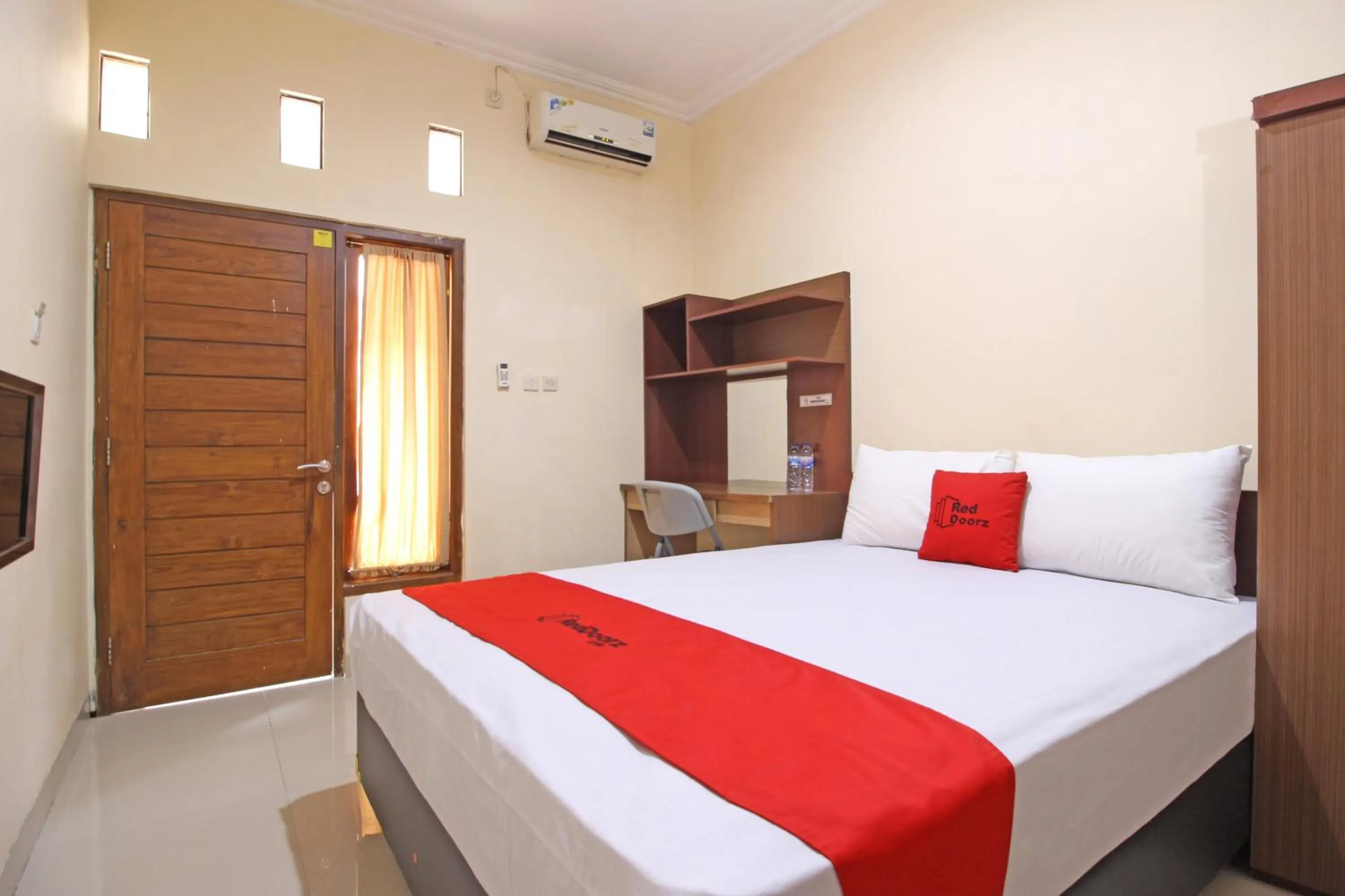 Standard Double Room in RedDoorz near Hartono Mall 3