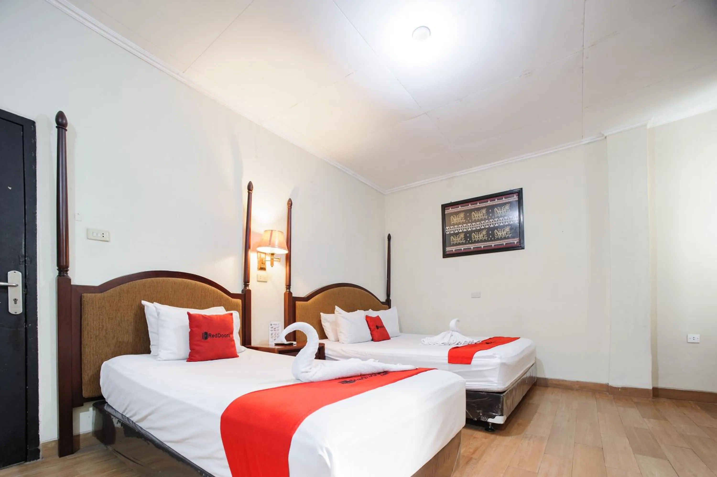 Standard Twin Room in RedDoorz Plus @ Jalan Raden Intan Lampung