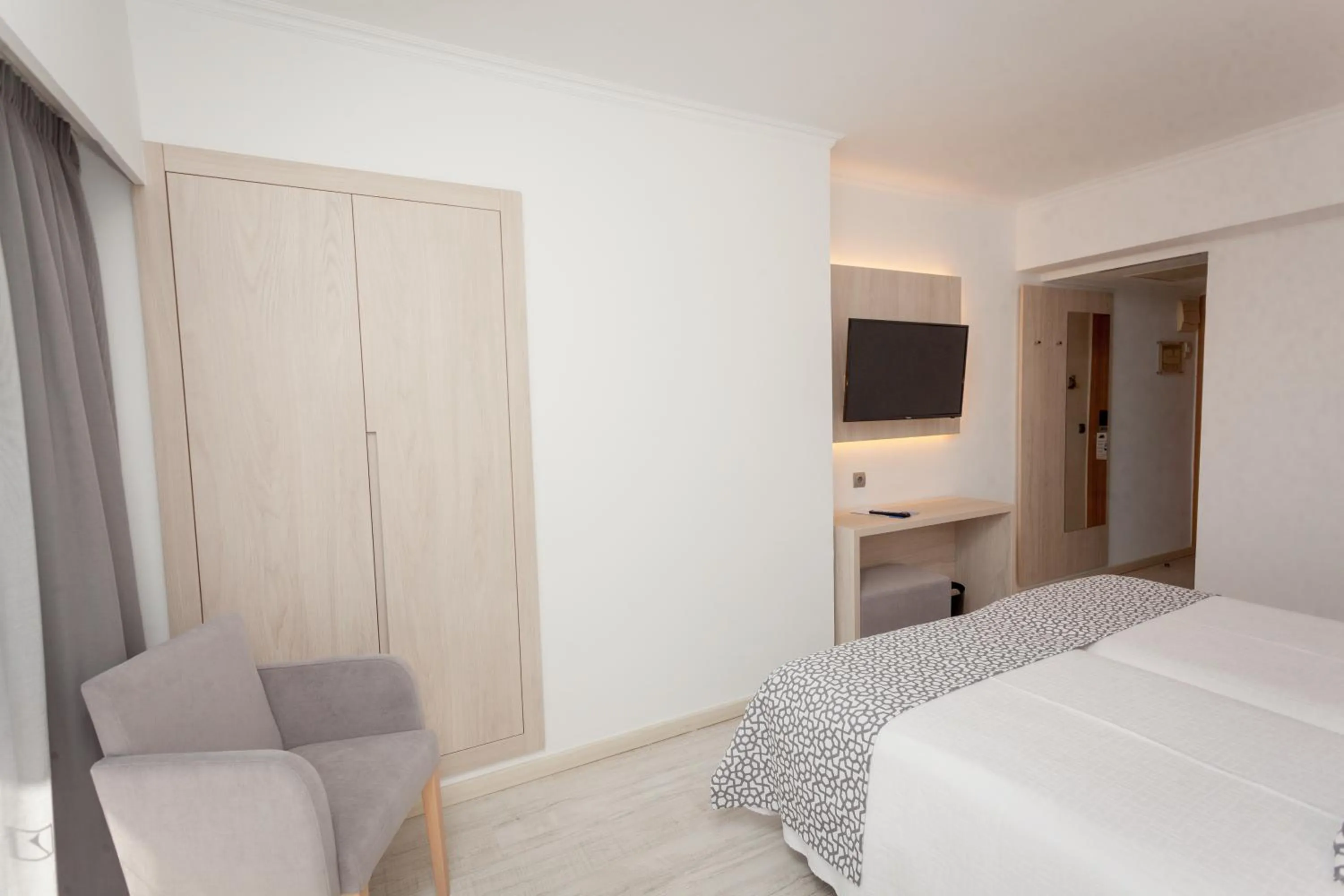 Double or Twin Room with Balcony in Hotel Timor