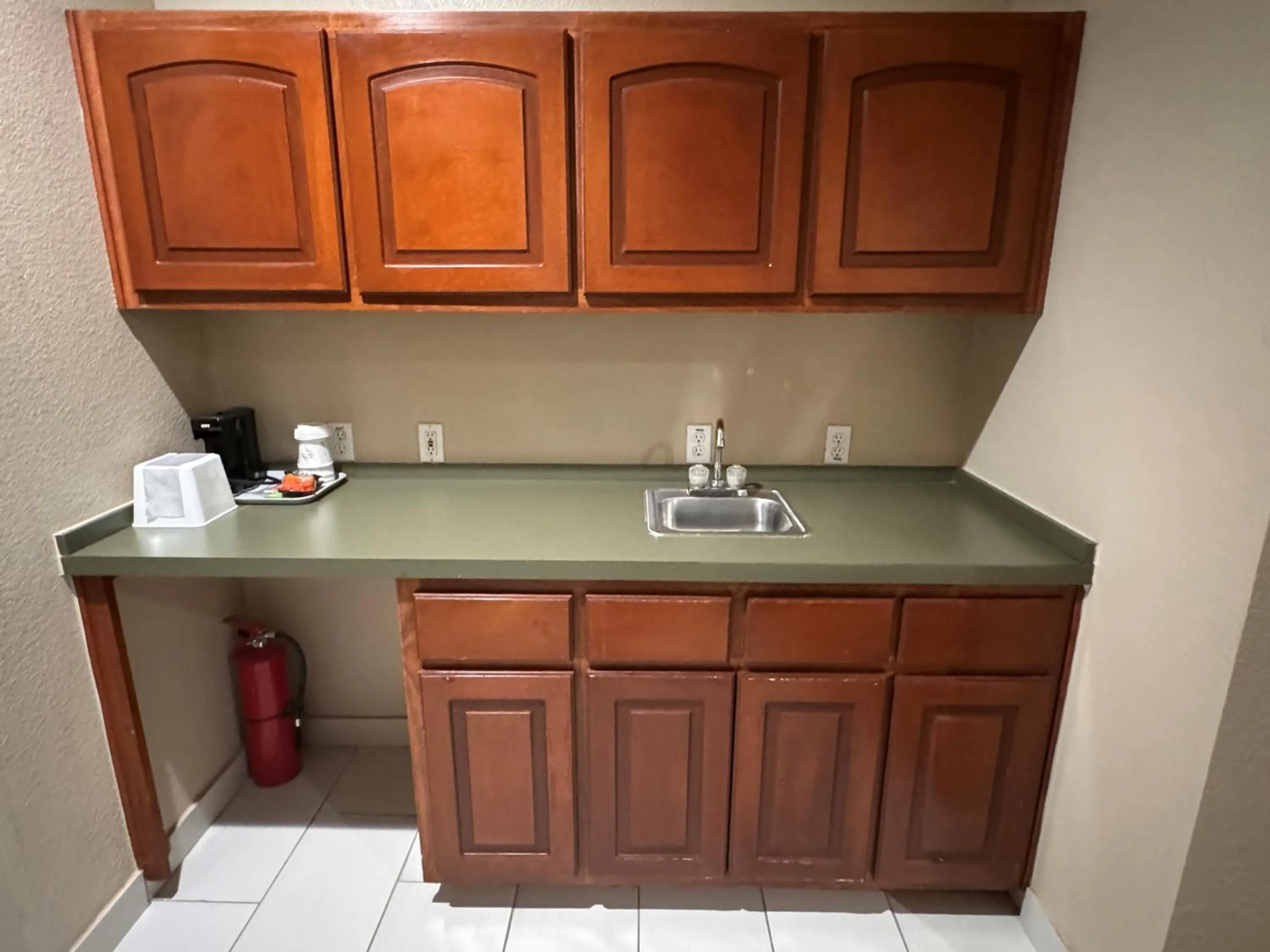 One-Bedroom Deluxe King Room - Non-Smoking in Super 8 by Wyndham Port Arthur/Nederland Area