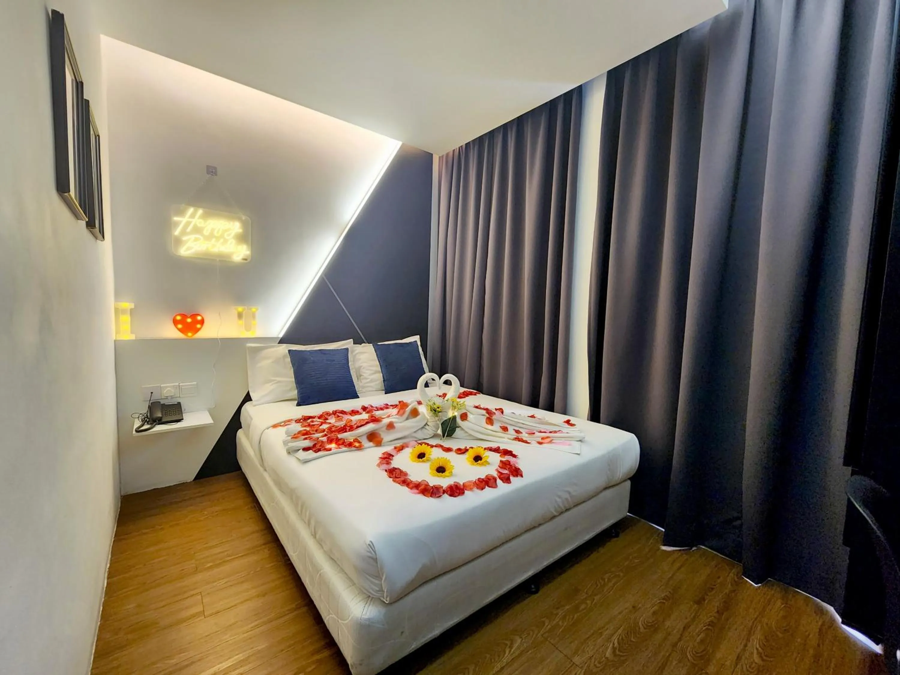 Deluxe Queen Room with Birthday / Anniversary Decoration  - single occupancy in Rica Hotel Usj