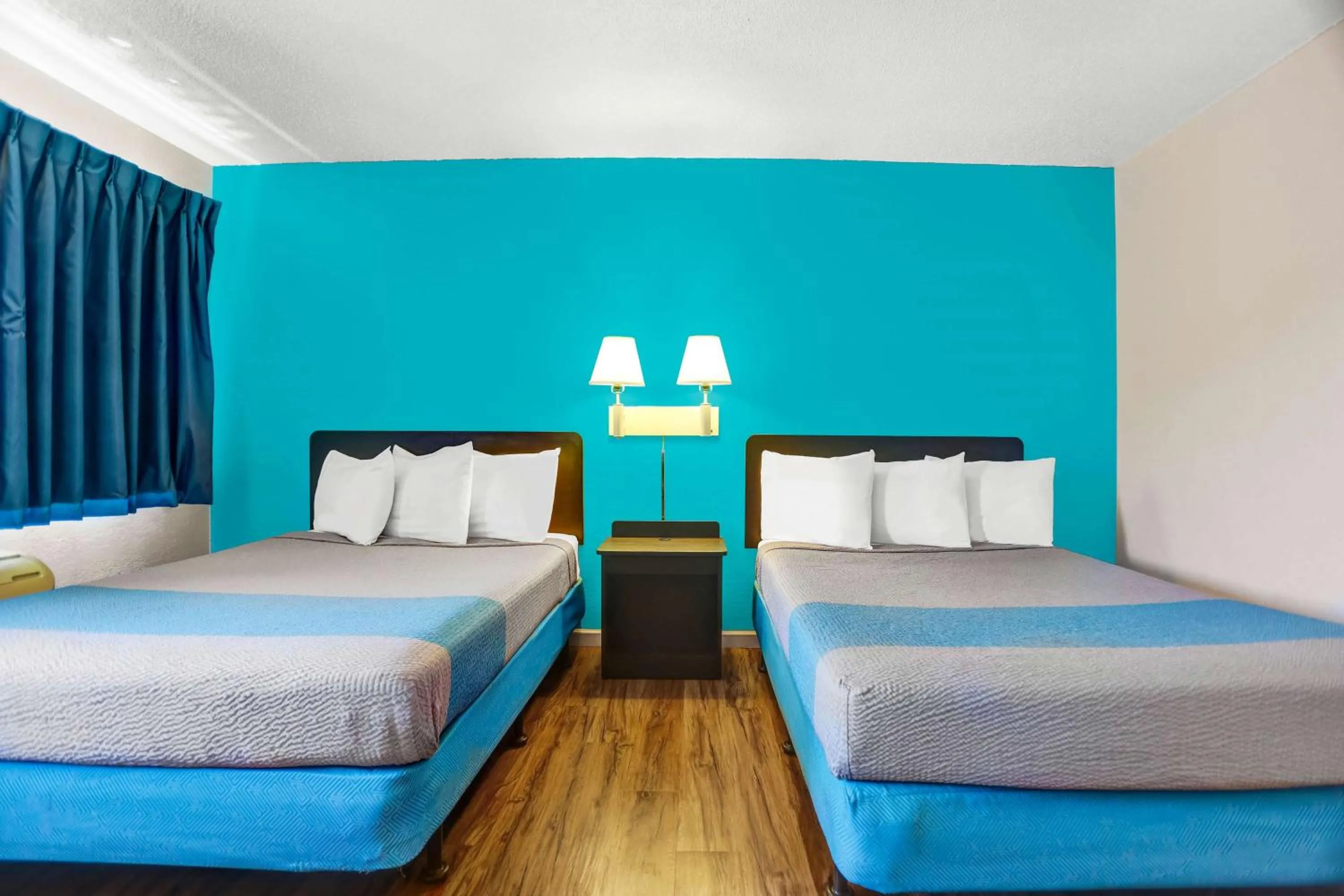 Queen Room with Two Queen Beds - Smoking in Motel 6 Fort Bragg, CA