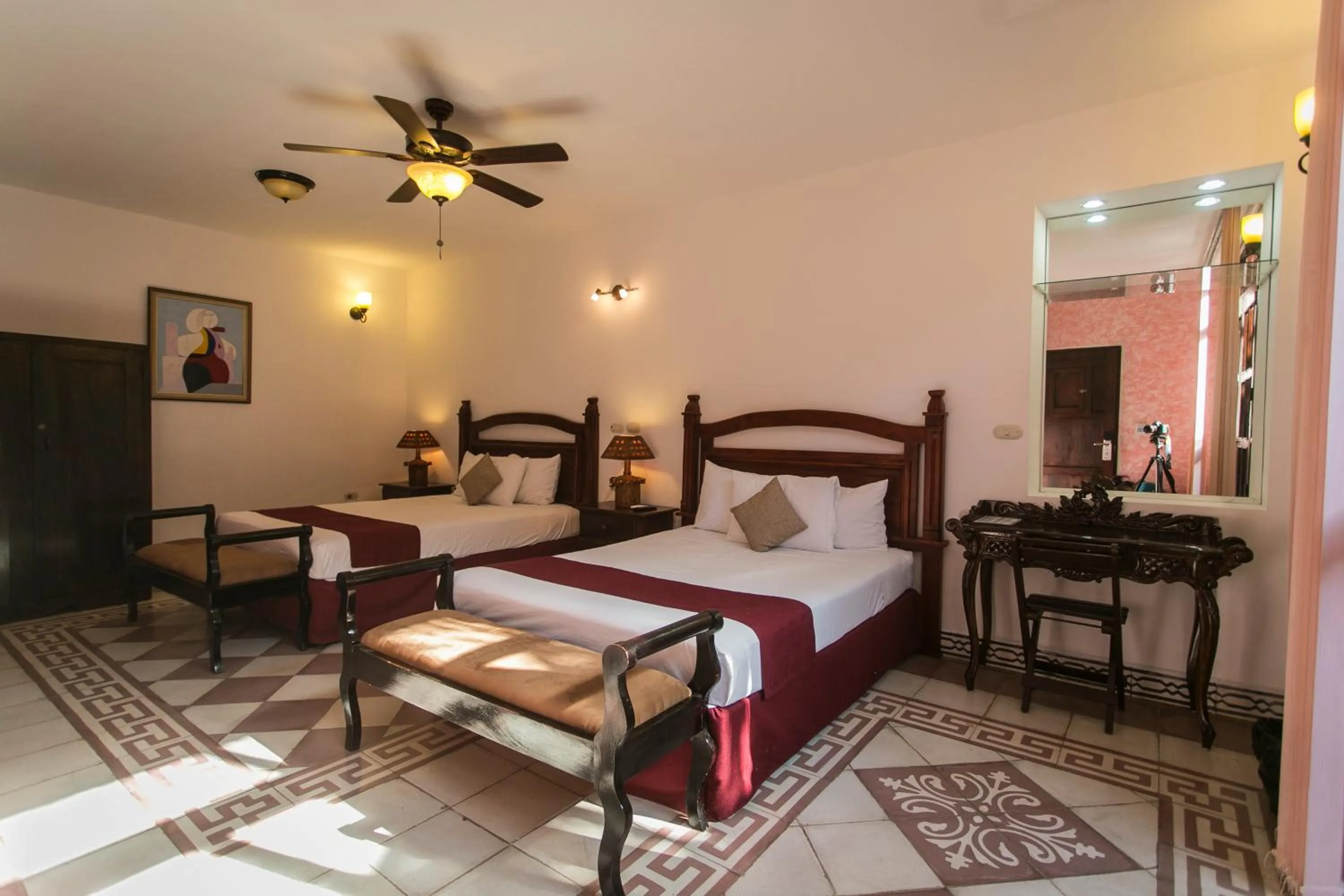 Large Double Room in Hotel Casa del Consulado