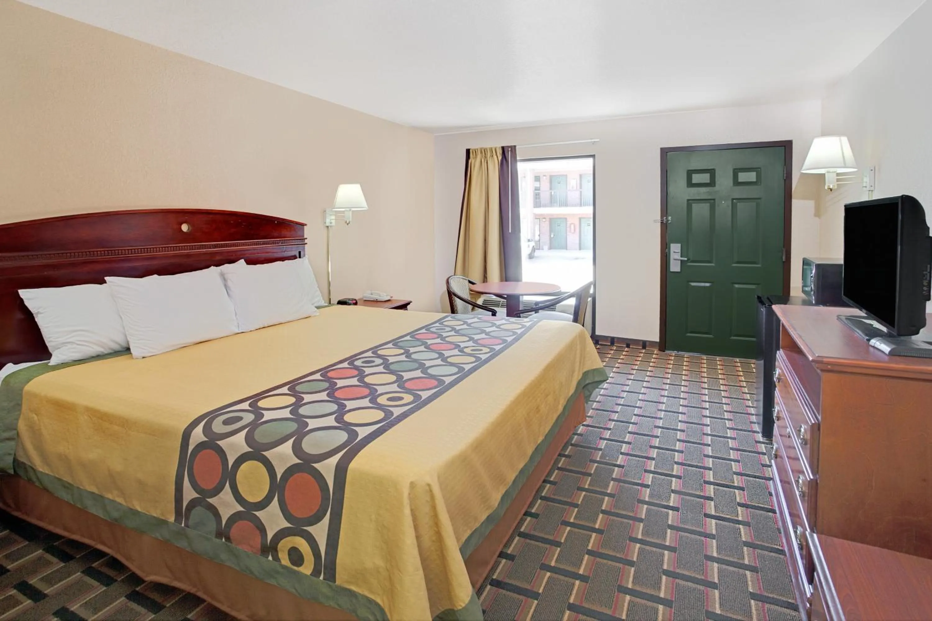 King Room - Mobility Access/Smoking in Super 8 by Wyndham Acworth/Atlanta Area