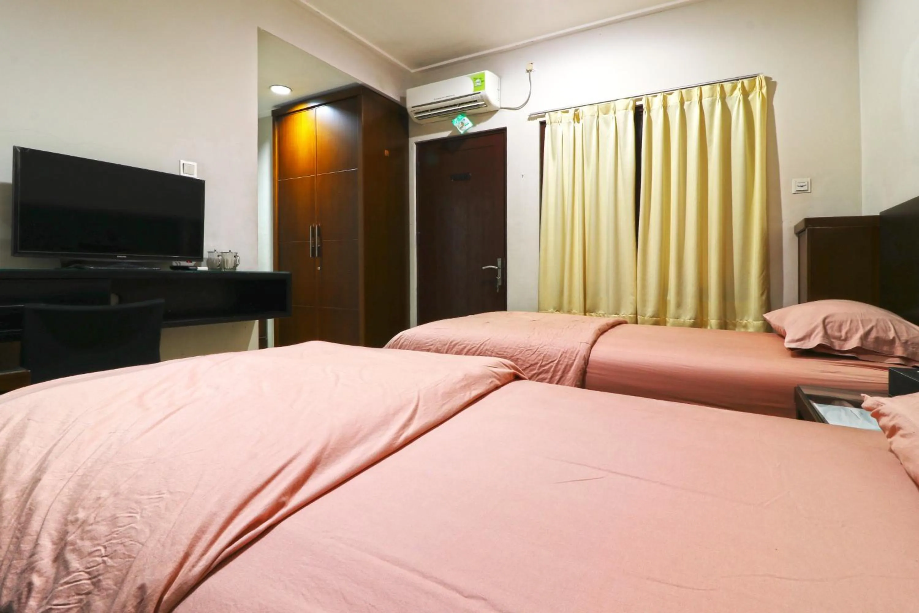 Deluxe Twin Room in Bendungan Hilir Residence