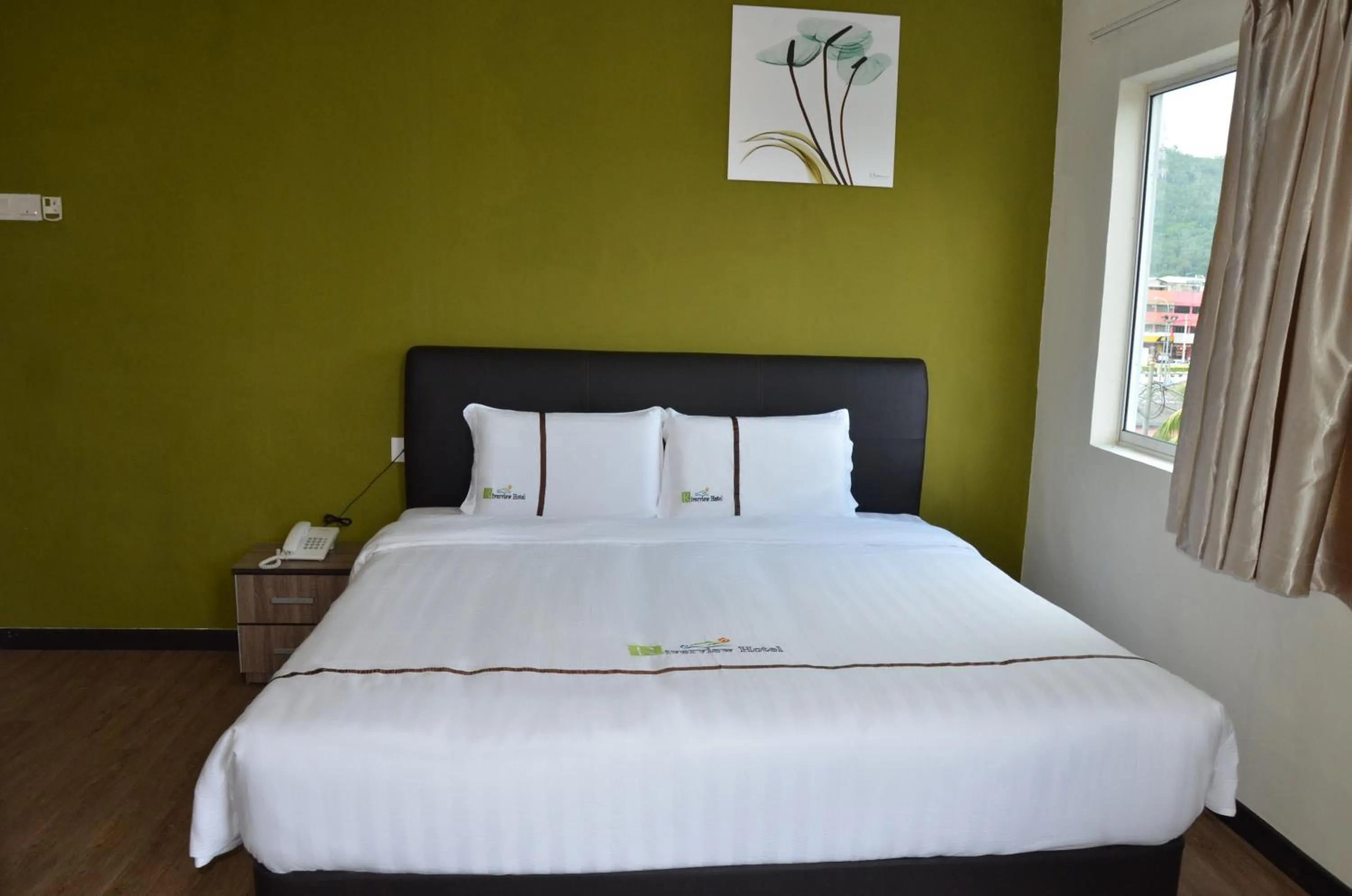 Three-Bedroom Suite in Riverview Hotel