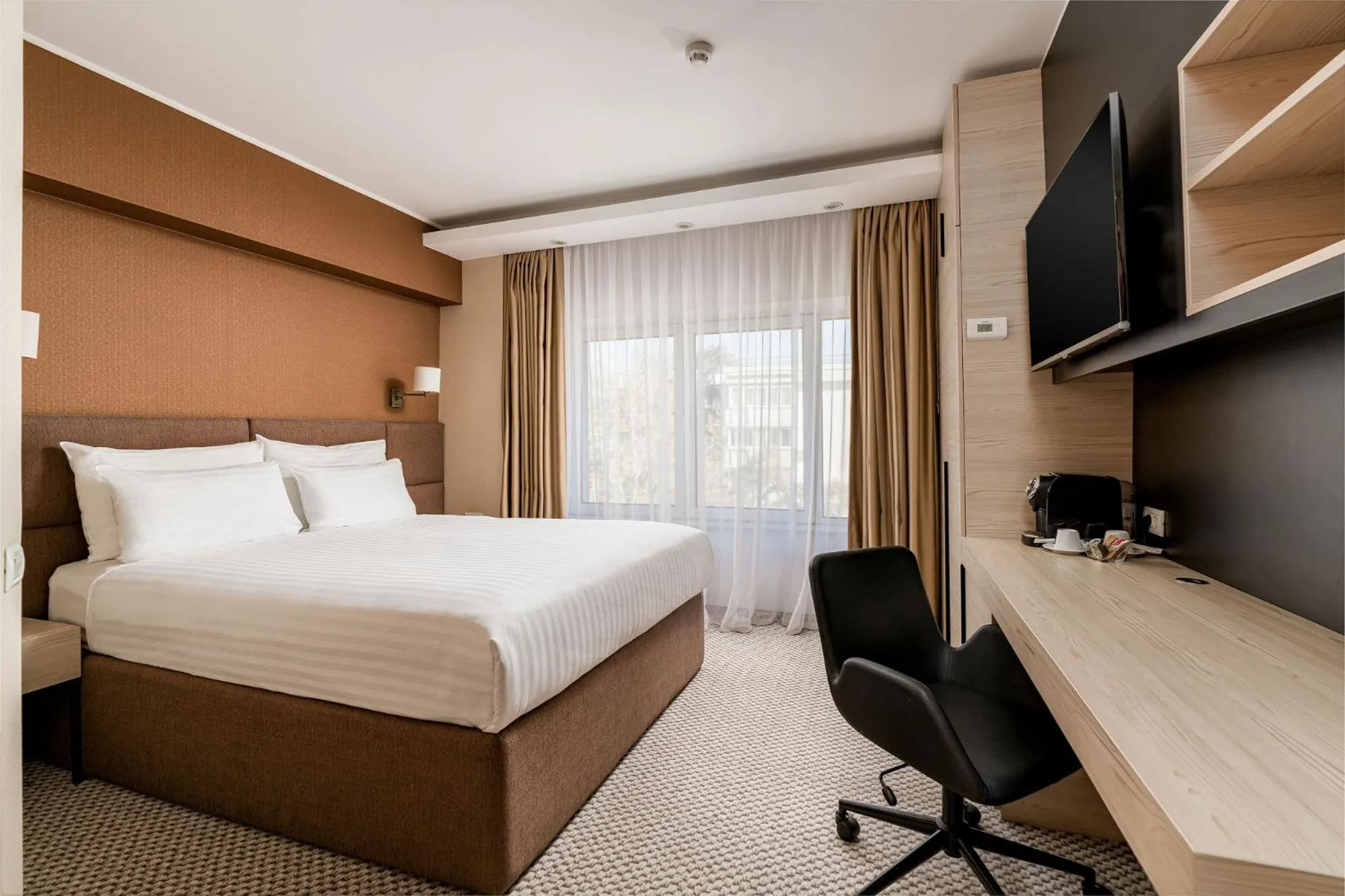 Standard Queen Room in Crystal Palace Hotel