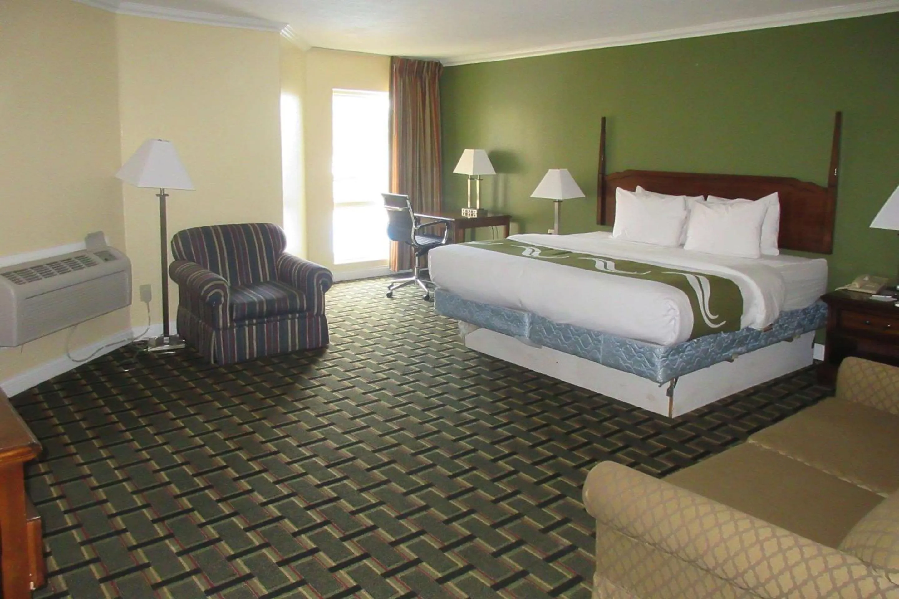 King Suite - Non-Smoking in Quality Inn Harrodsburg