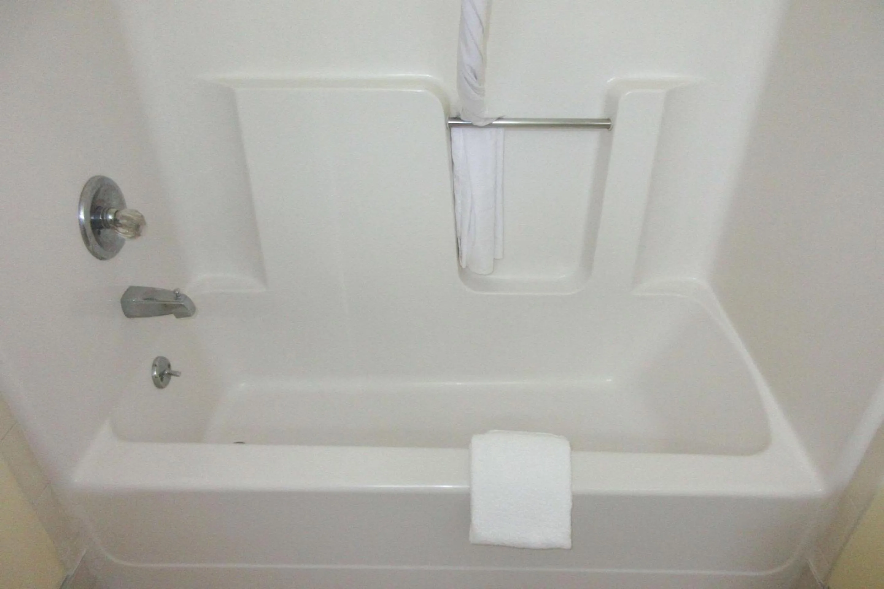 Queen Room with Two Queen Beds - Non-Smoking in Quality Inn Harrodsburg