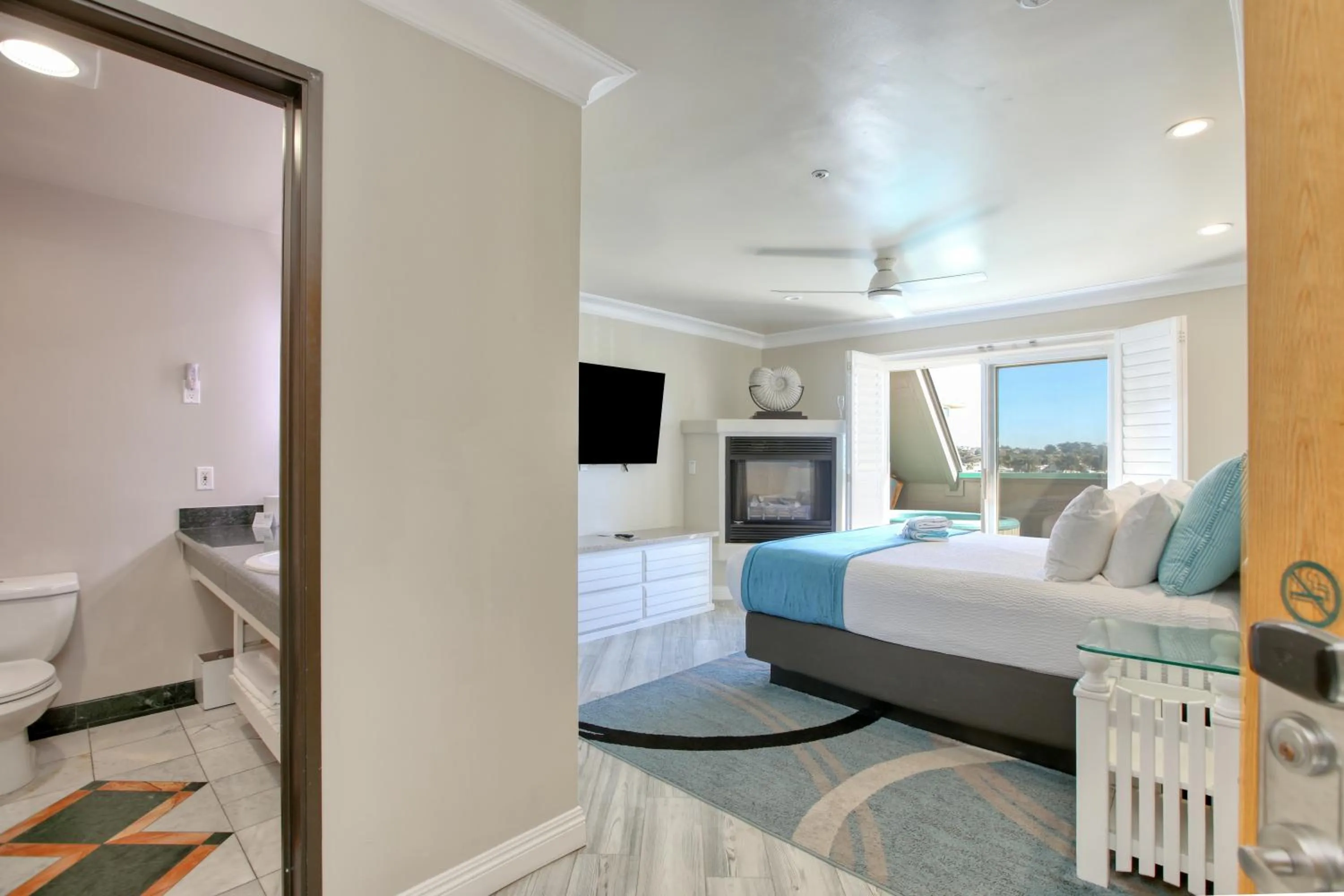 Deluxe King with Partial Ocean View in SeaVenture Beach Hotel