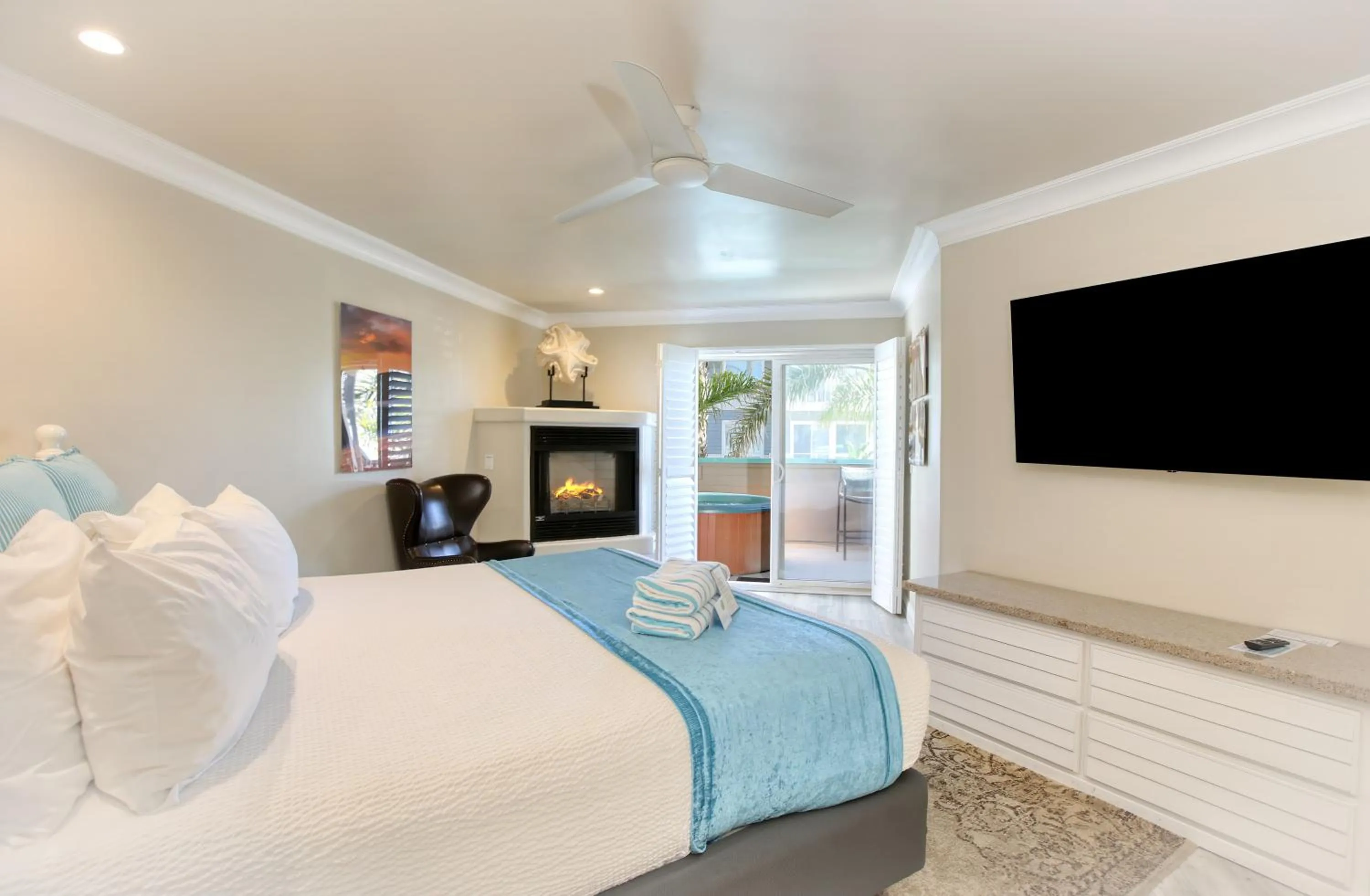 Deluxe King Room - City View in SeaVenture Beach Hotel