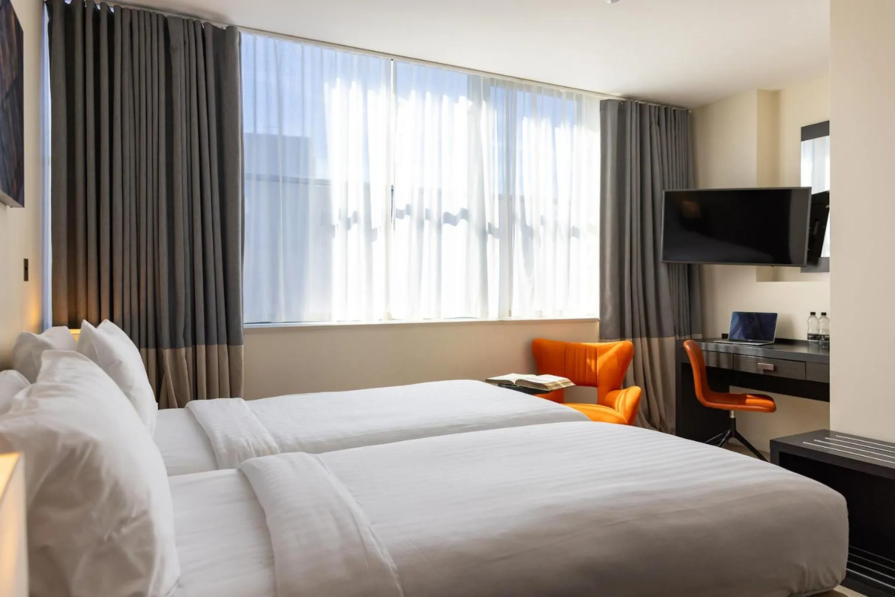 Double Room in Hotel Xanadu