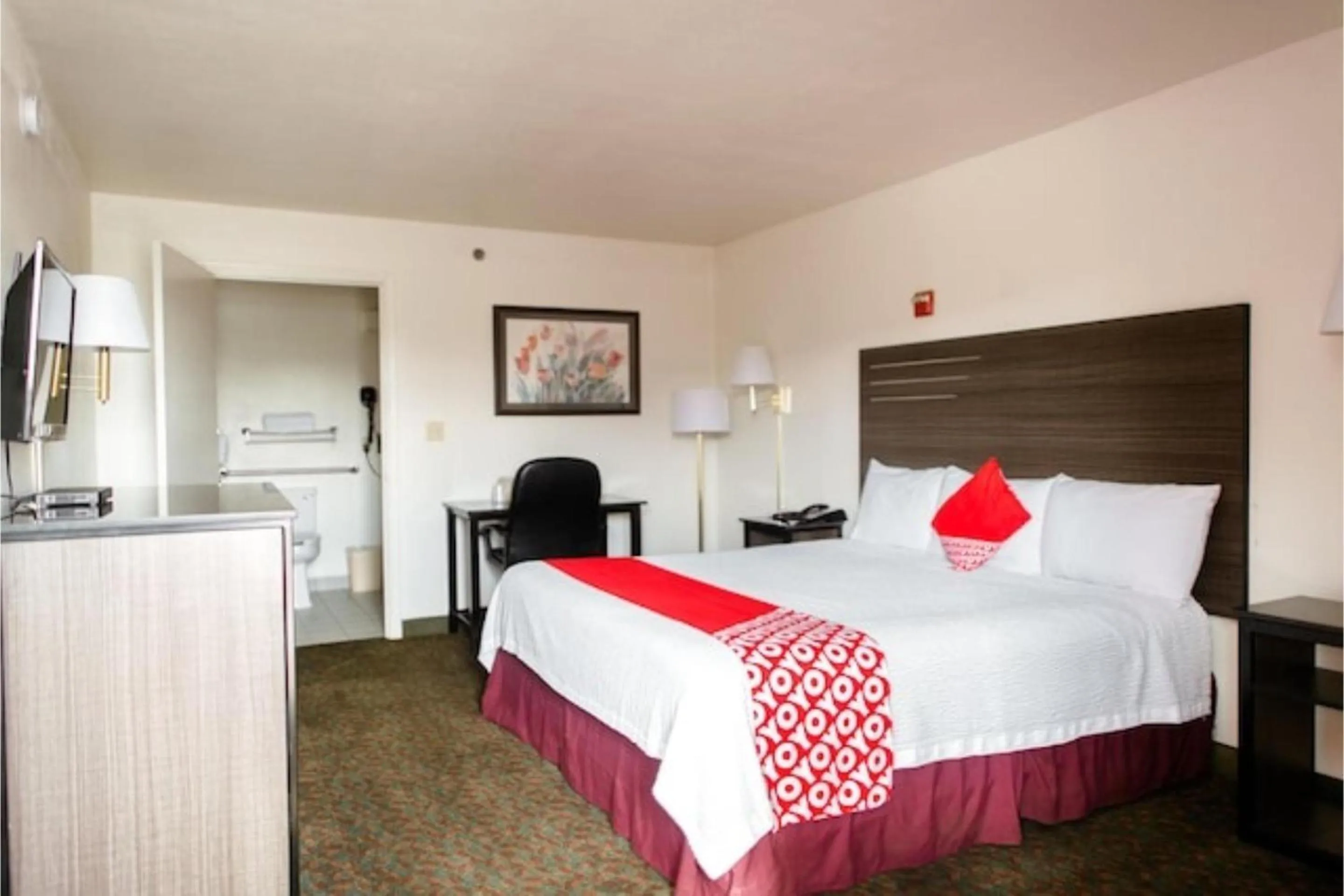 Premium King Bed in OYO Hotel Wichita Falls I-44 Sheppard Airforce