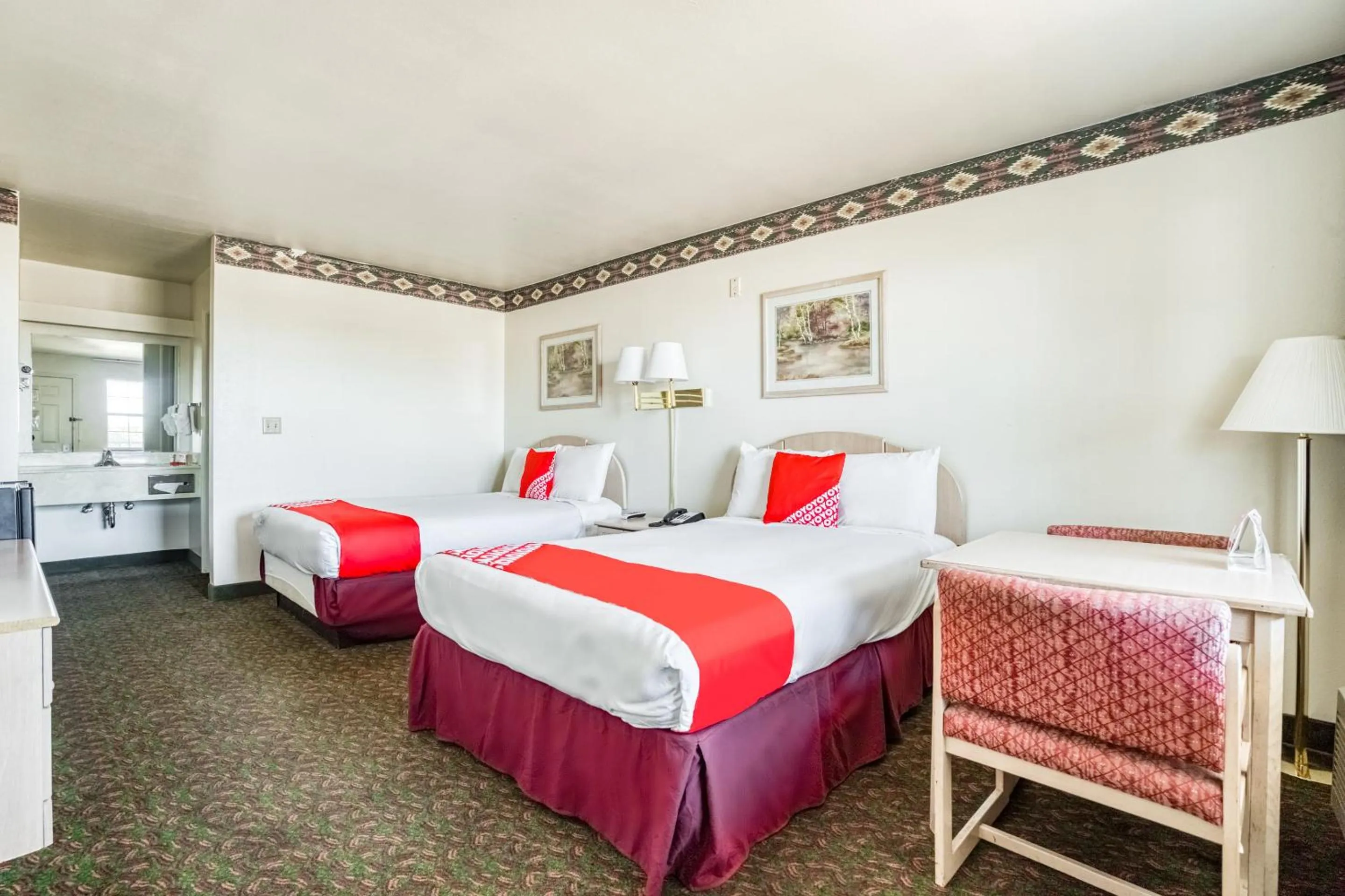 2 Full Bed in OYO Hotel Wichita Falls I-44 Sheppard Airforce
