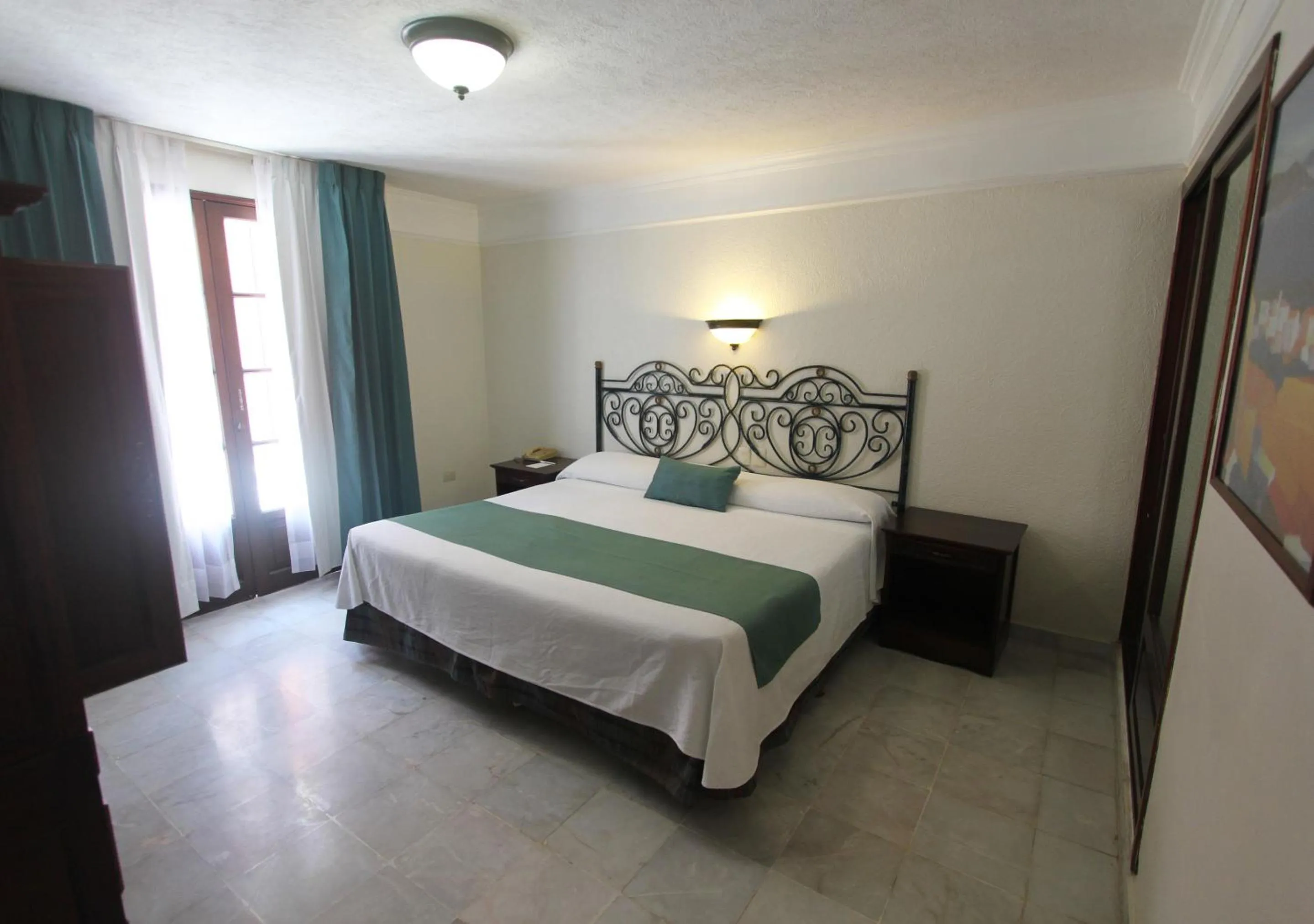 Junior Suite with Balcony in Hotel Francis Drake