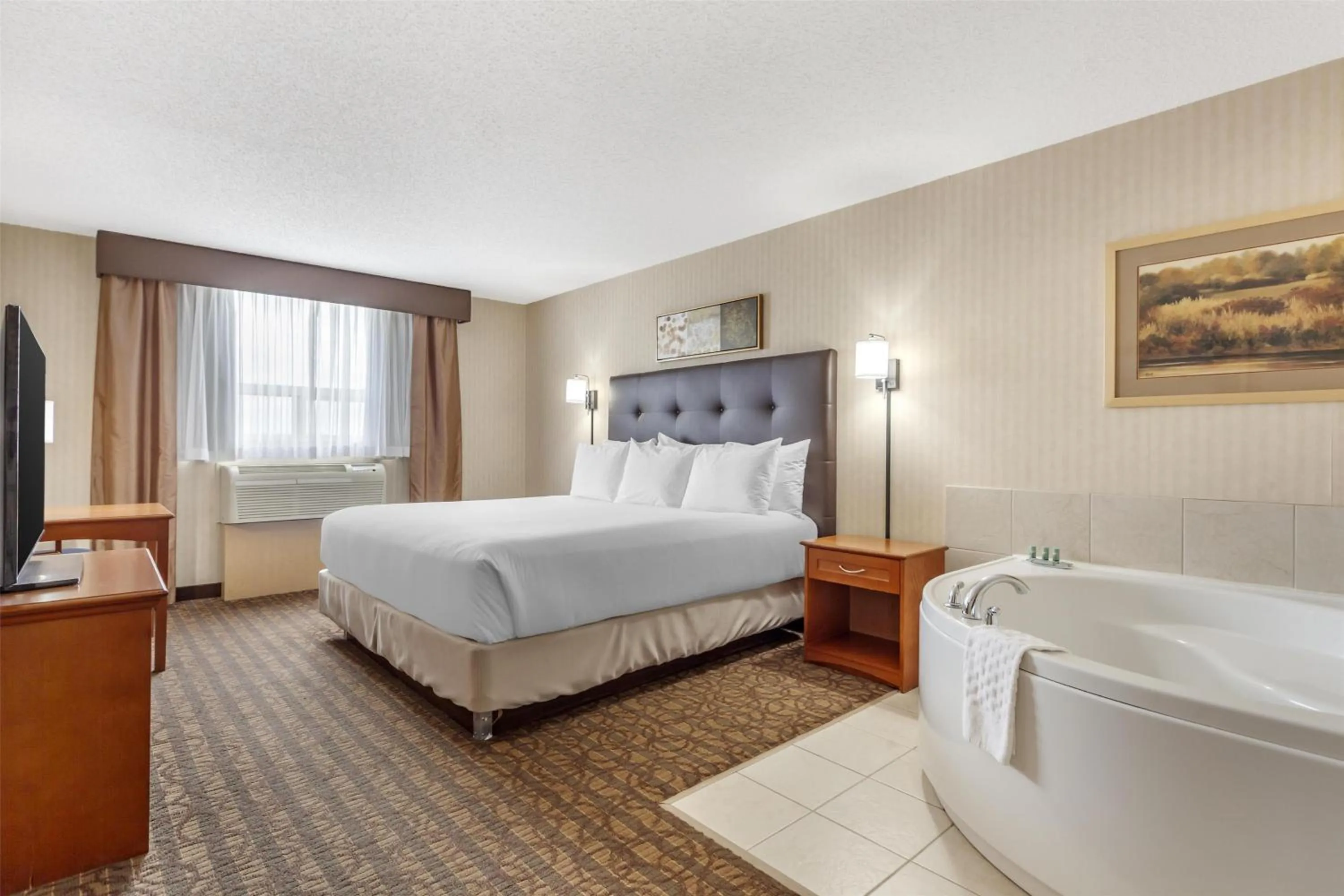 King Room with Jacuzzi - Non-Smoking in Best Western Cold Lake Inn