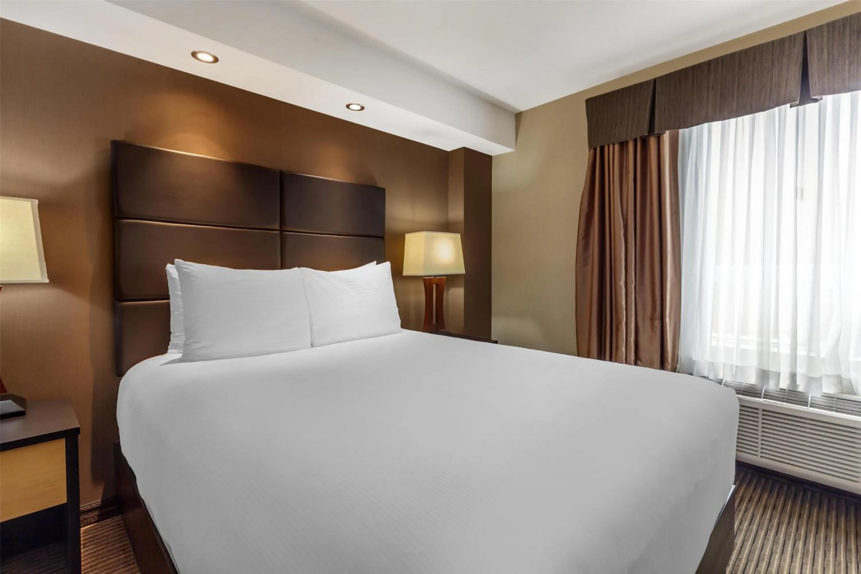 Queen Room with Sofa Bed - Non-Smoking in Best Western Cold Lake Inn