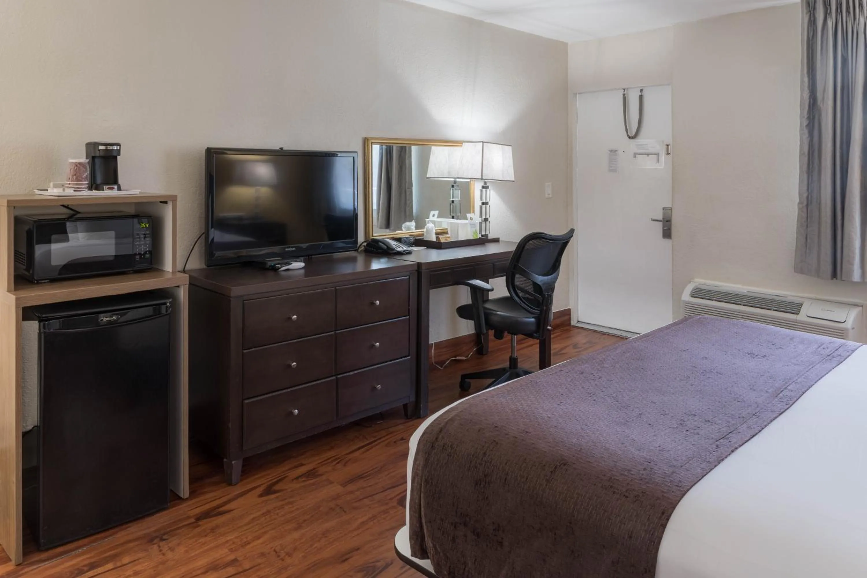 One King Bed in Ocean Reef Hotel