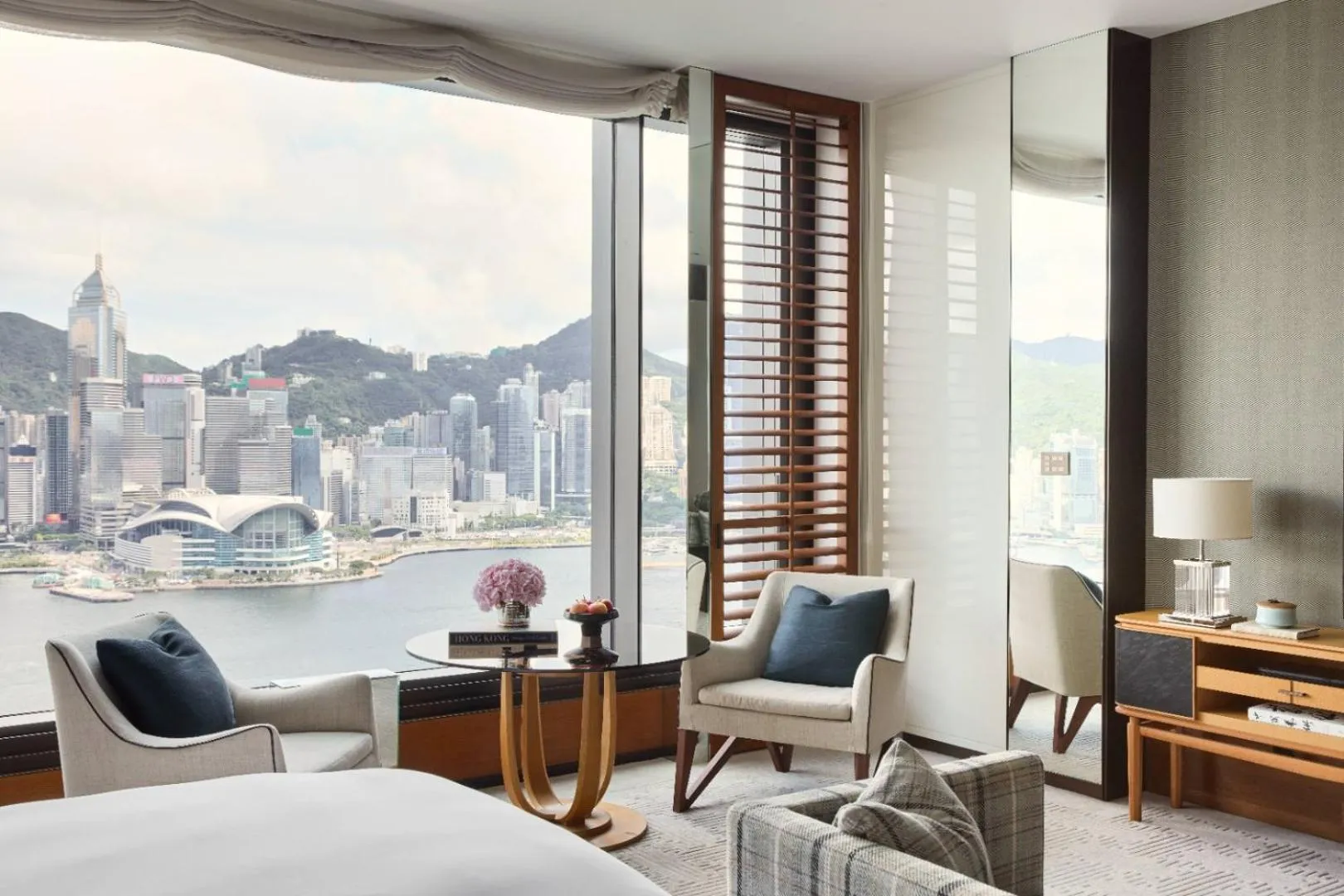 Grand Twin Room with Harbor View in Rosewood Hong Kong