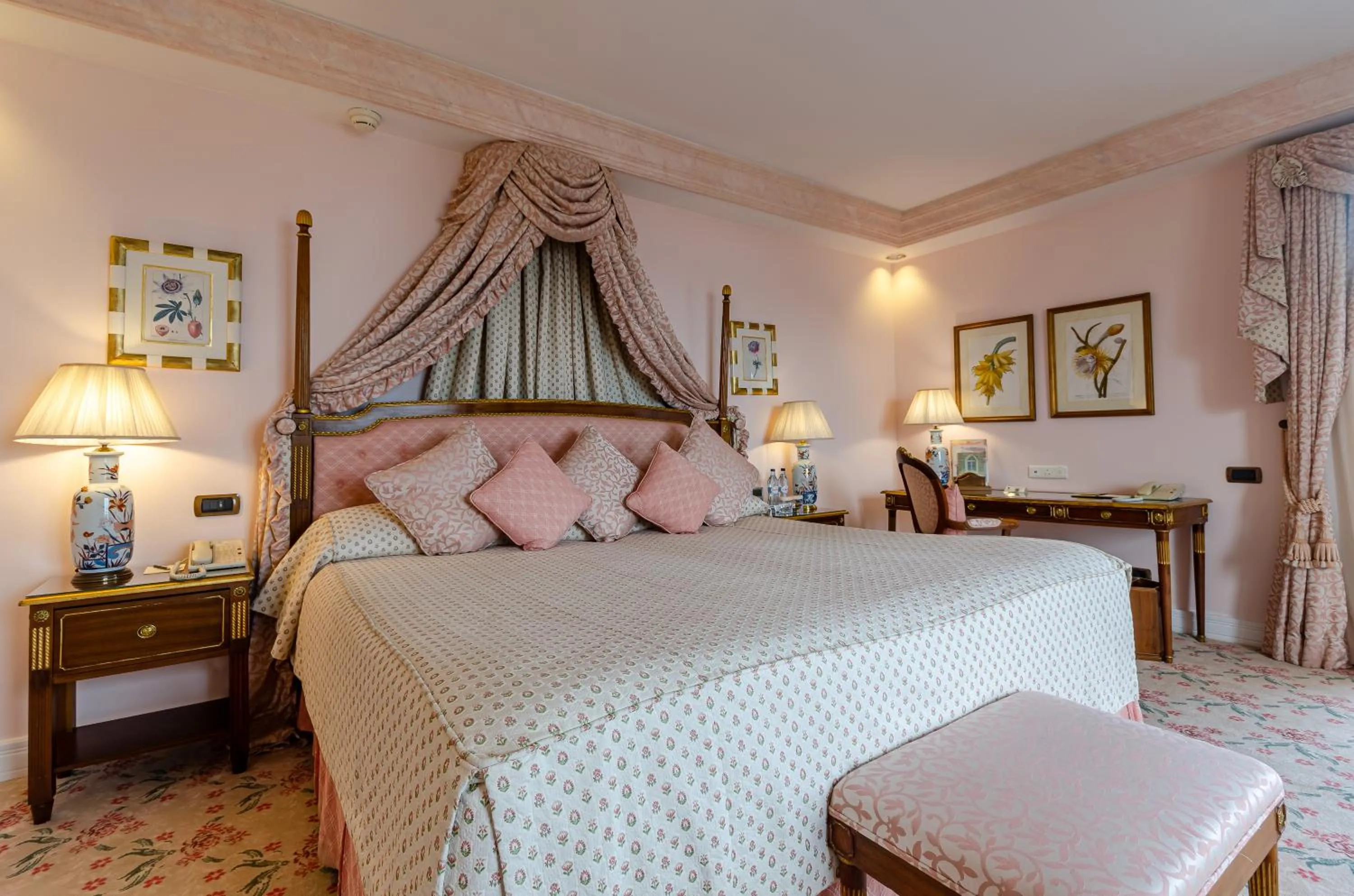 Palace Deluxe Room in Olissippo Lapa Palace – The Leading Hotels of the World