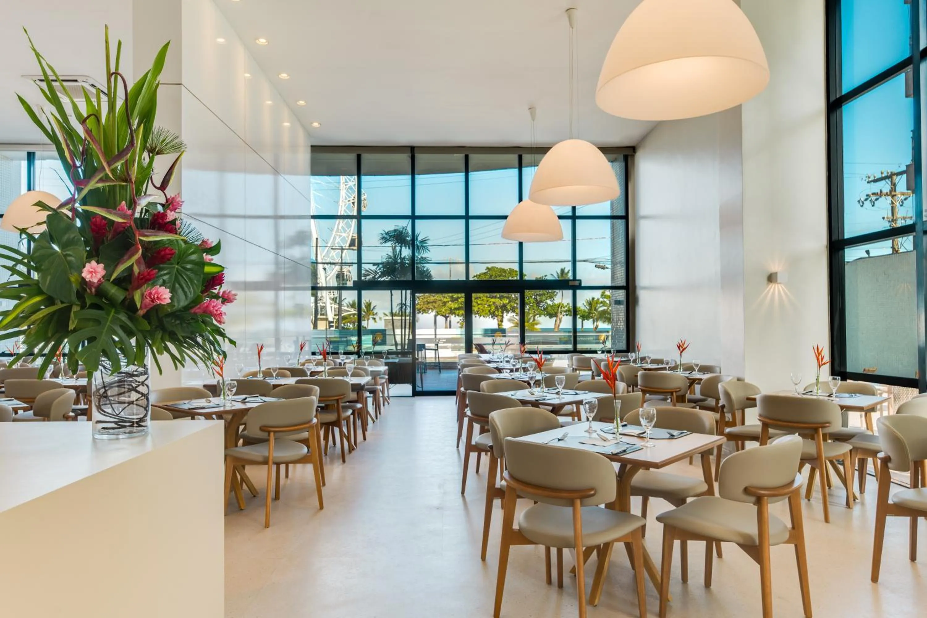 Restaurant/places to eat in Meridiano Hotel