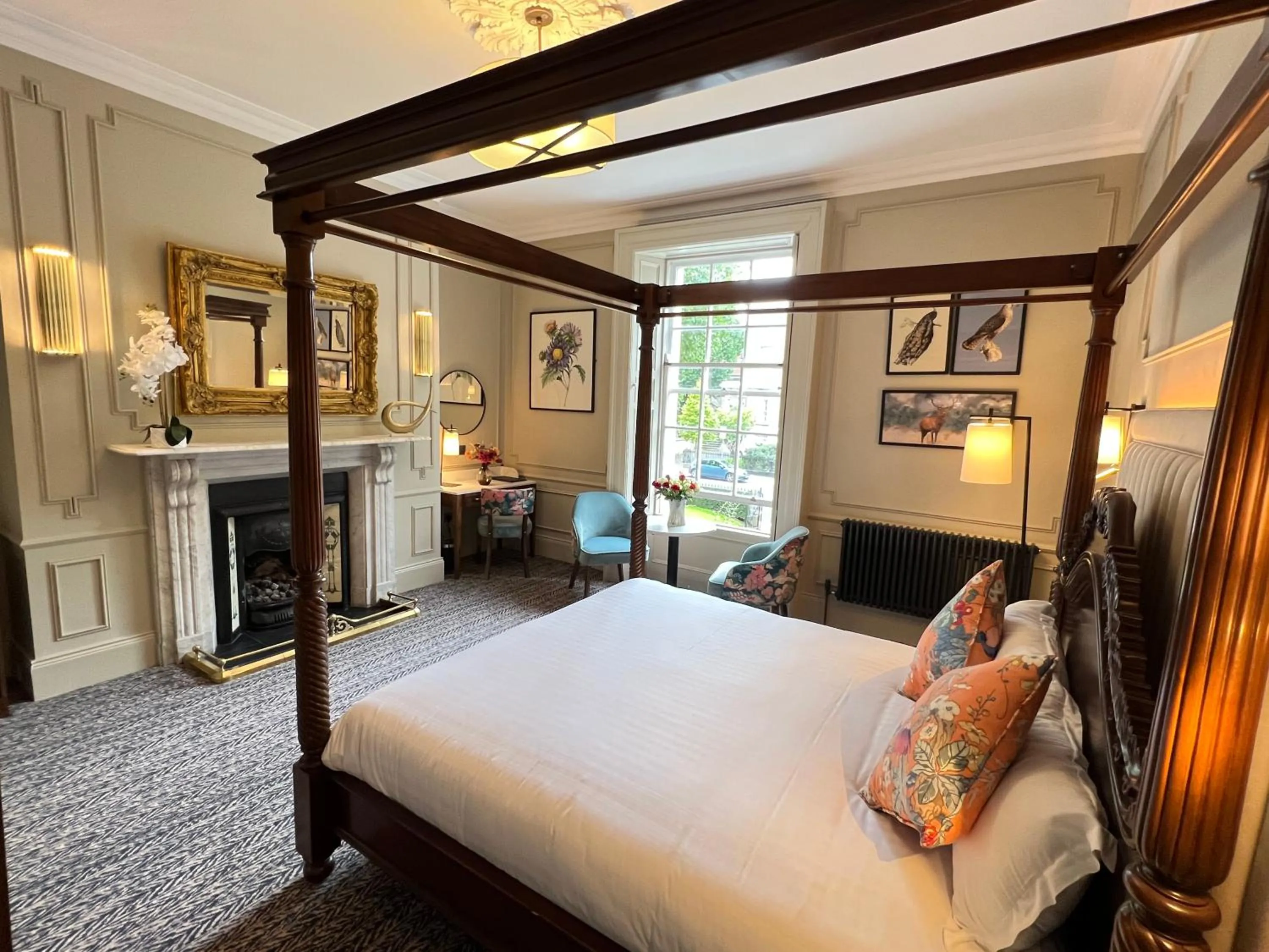 Lady Evelyn Suite in Waterloo Town House & Suites