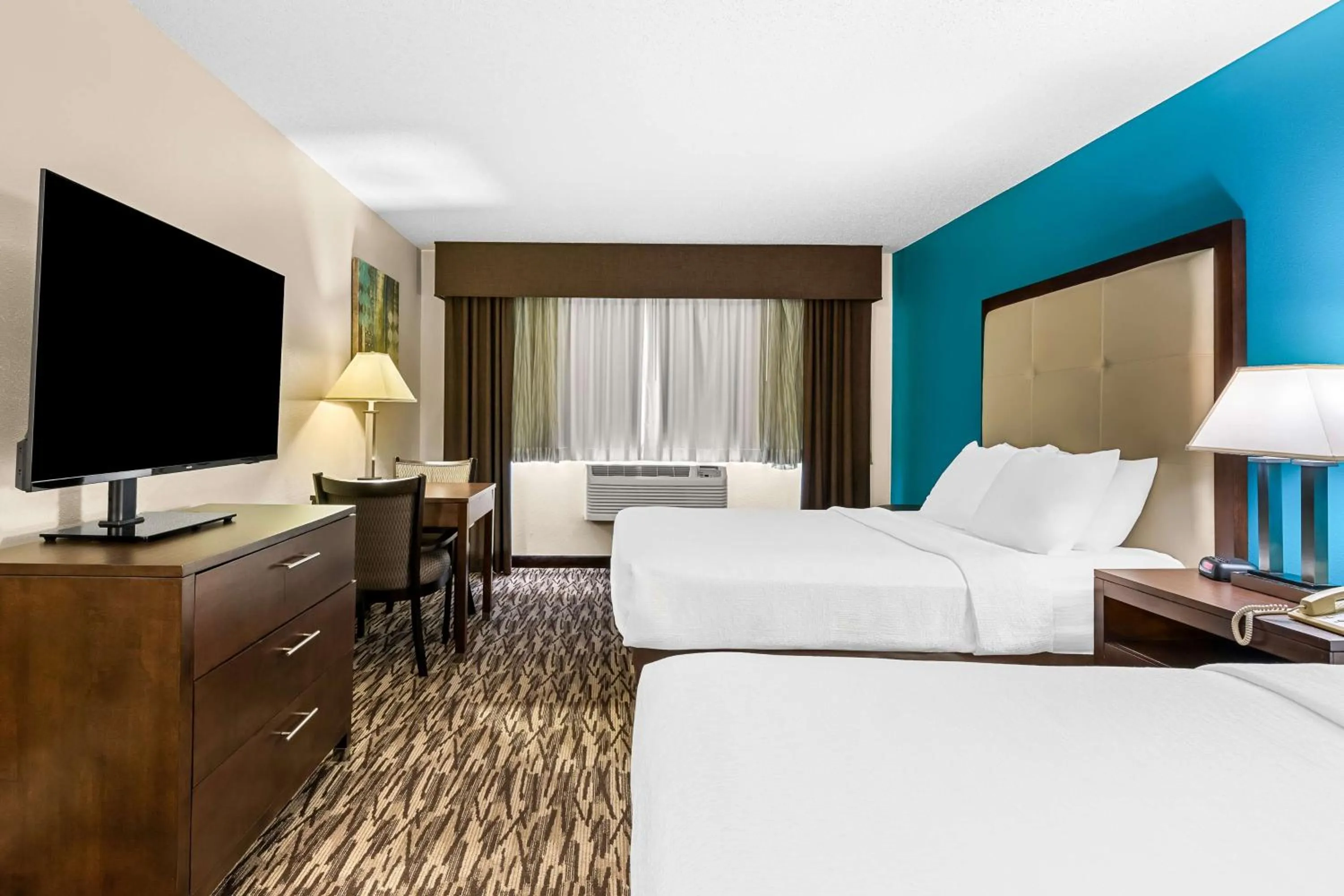 Queen Room with Two Queen Beds - Mobility Access in Best Western Baraboo Inn