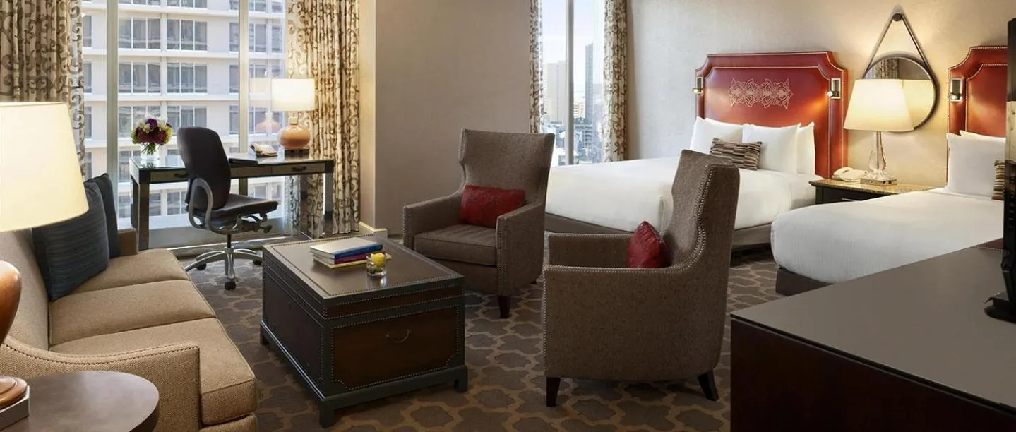 Junior Queen Suite with City View in Fairmont Dallas