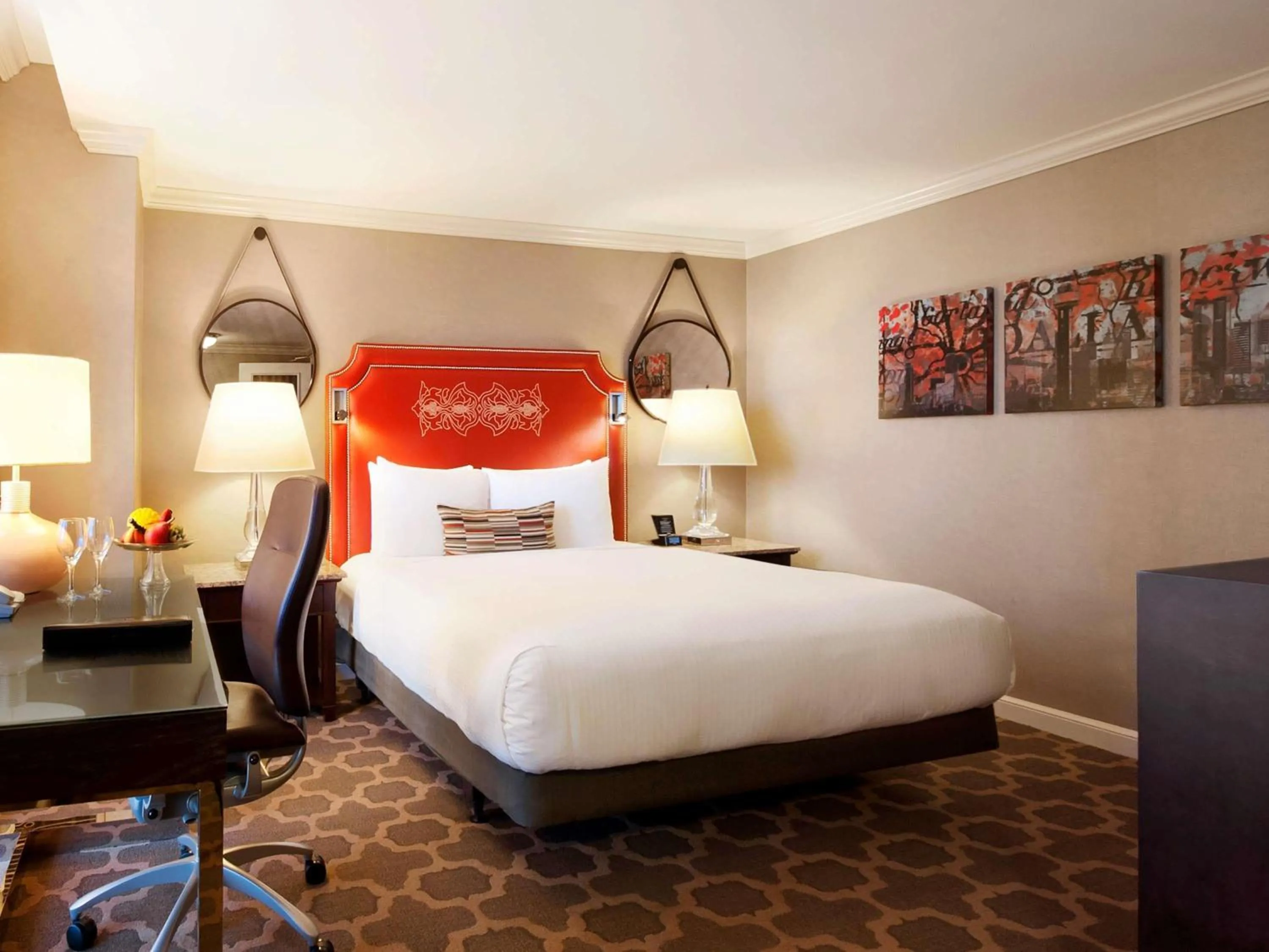 Fairmont Queen Room with City View in Fairmont Dallas