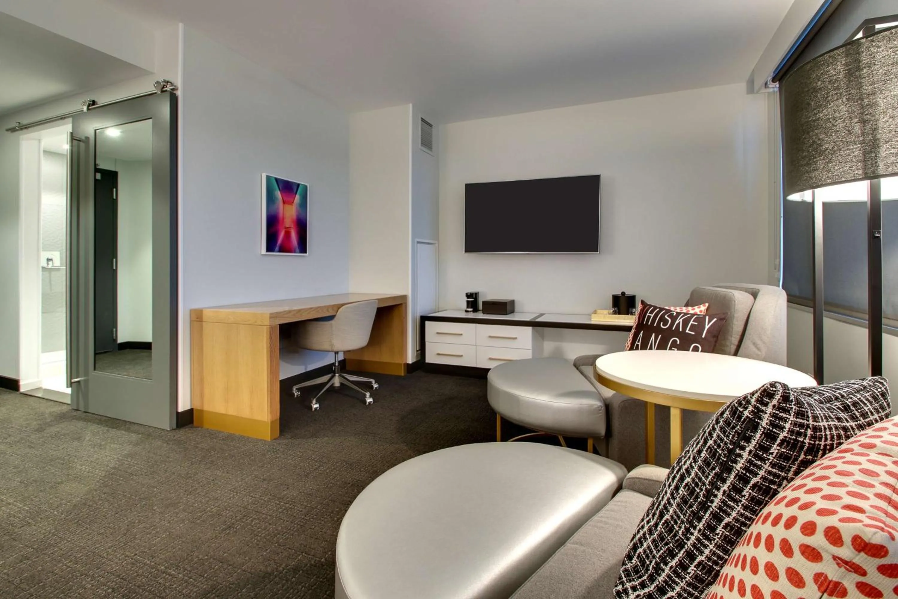 Premium King Room in The Rose Chicago, Tapestry Collection By Hilton