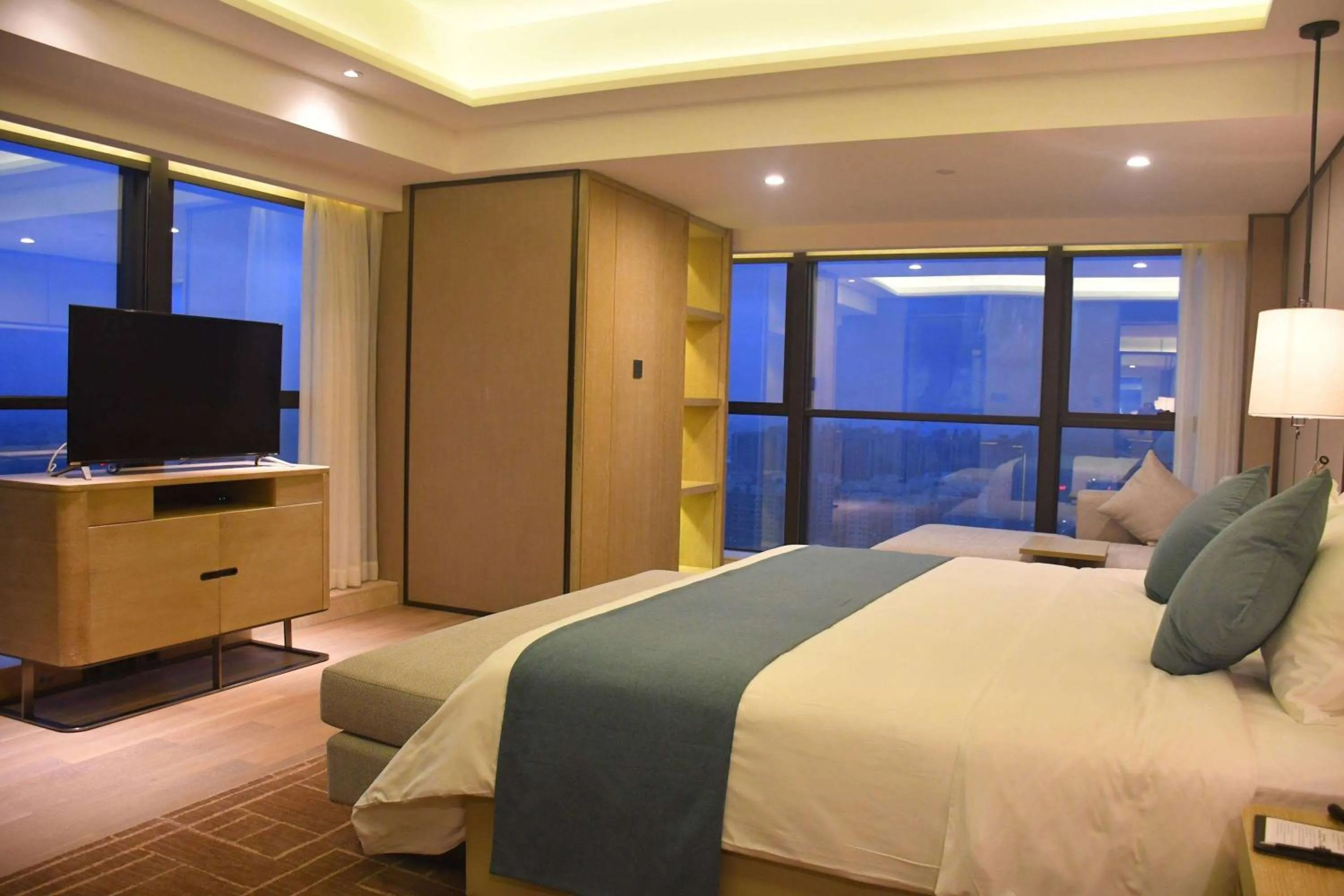 Grand King Suite - Smoking in Wyndham Grand Maoming