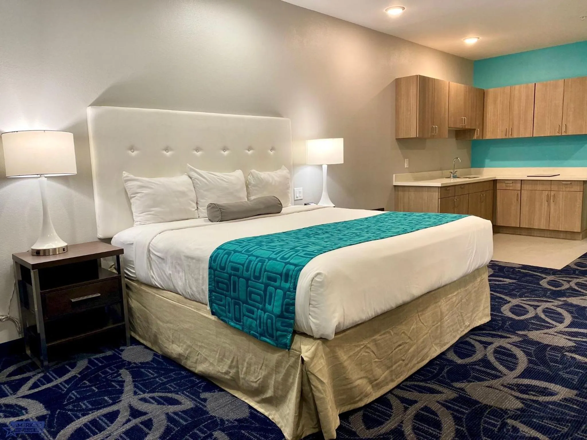 Deluxe King Room in Americas Best Value Inn Houston Willowbrook
