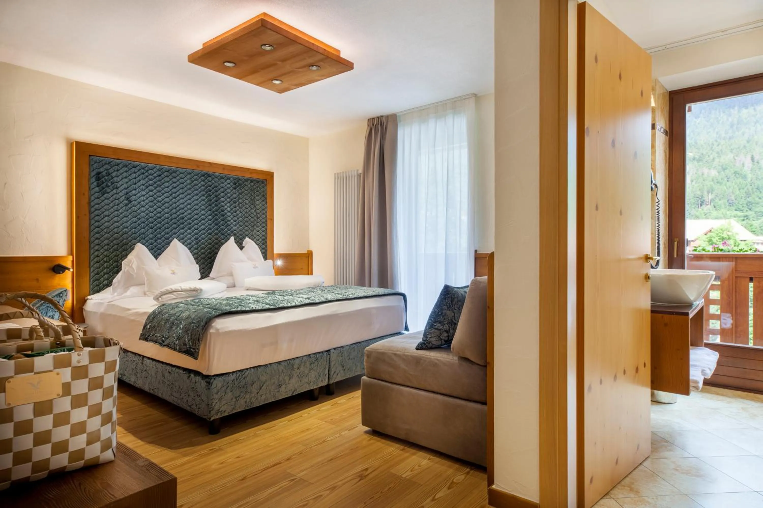 Superior Double or Twin Room with Mountain View and Spa Access in ADLER MERYEM wellness hotel - Andalo