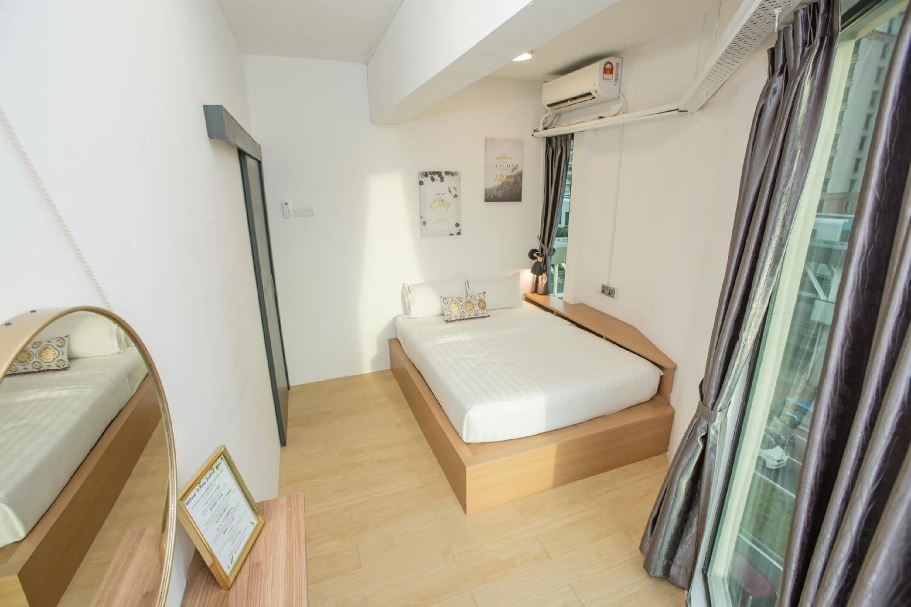 Deluxe Double Room with Sea View in Homy Seafront Hostel