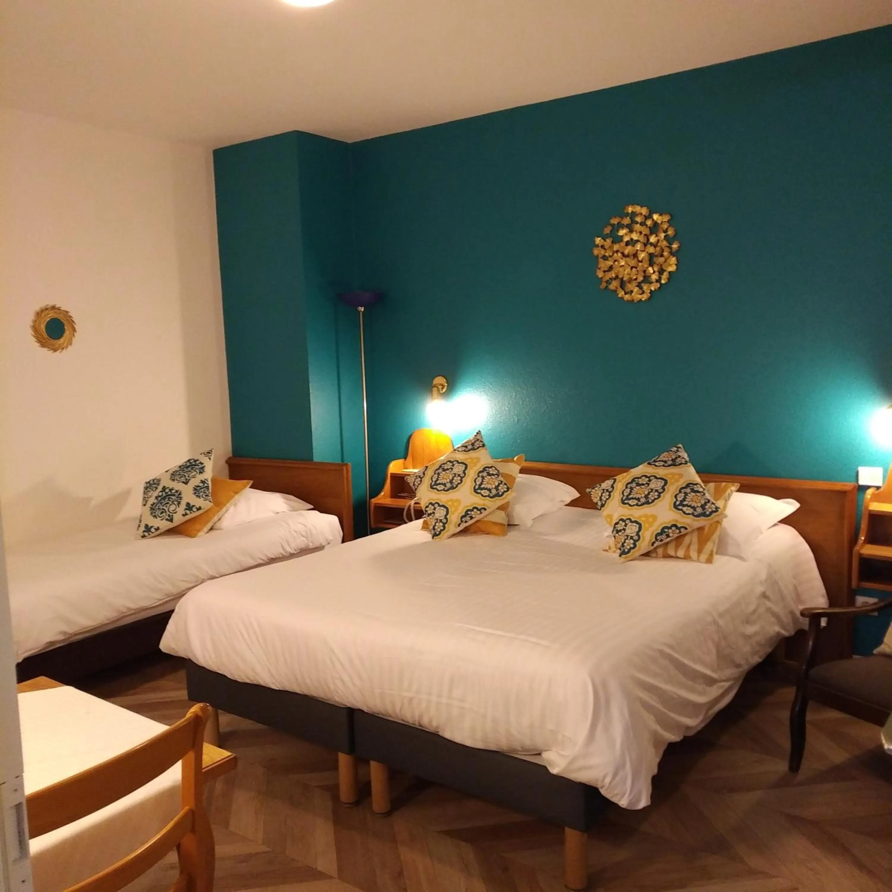 Triple Room in Logis Hôtel Notre-Dame - restaurant ouvert midi et soir sauf dimanche soir