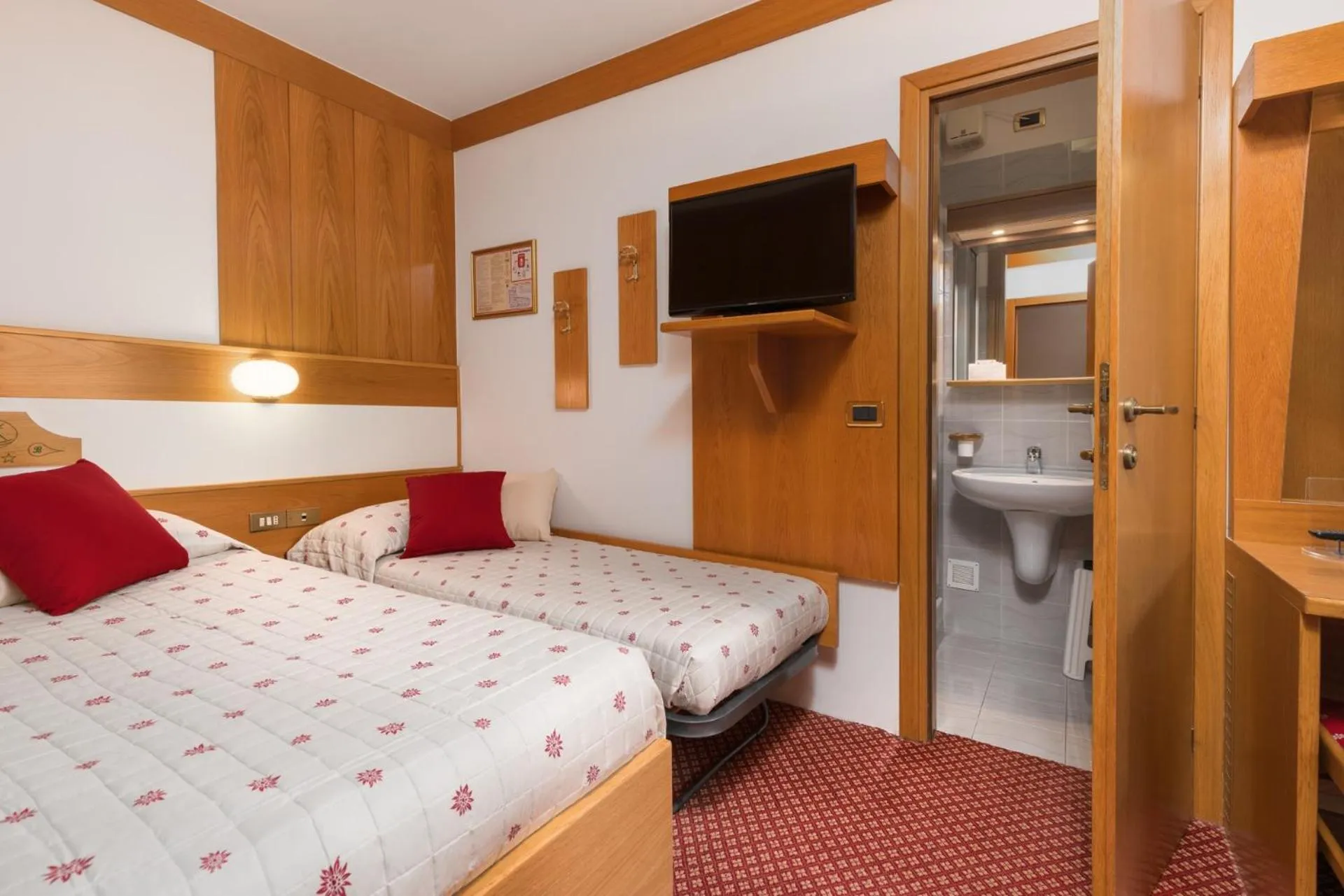 Double Room with Extra Bed in Hotel Bellavista