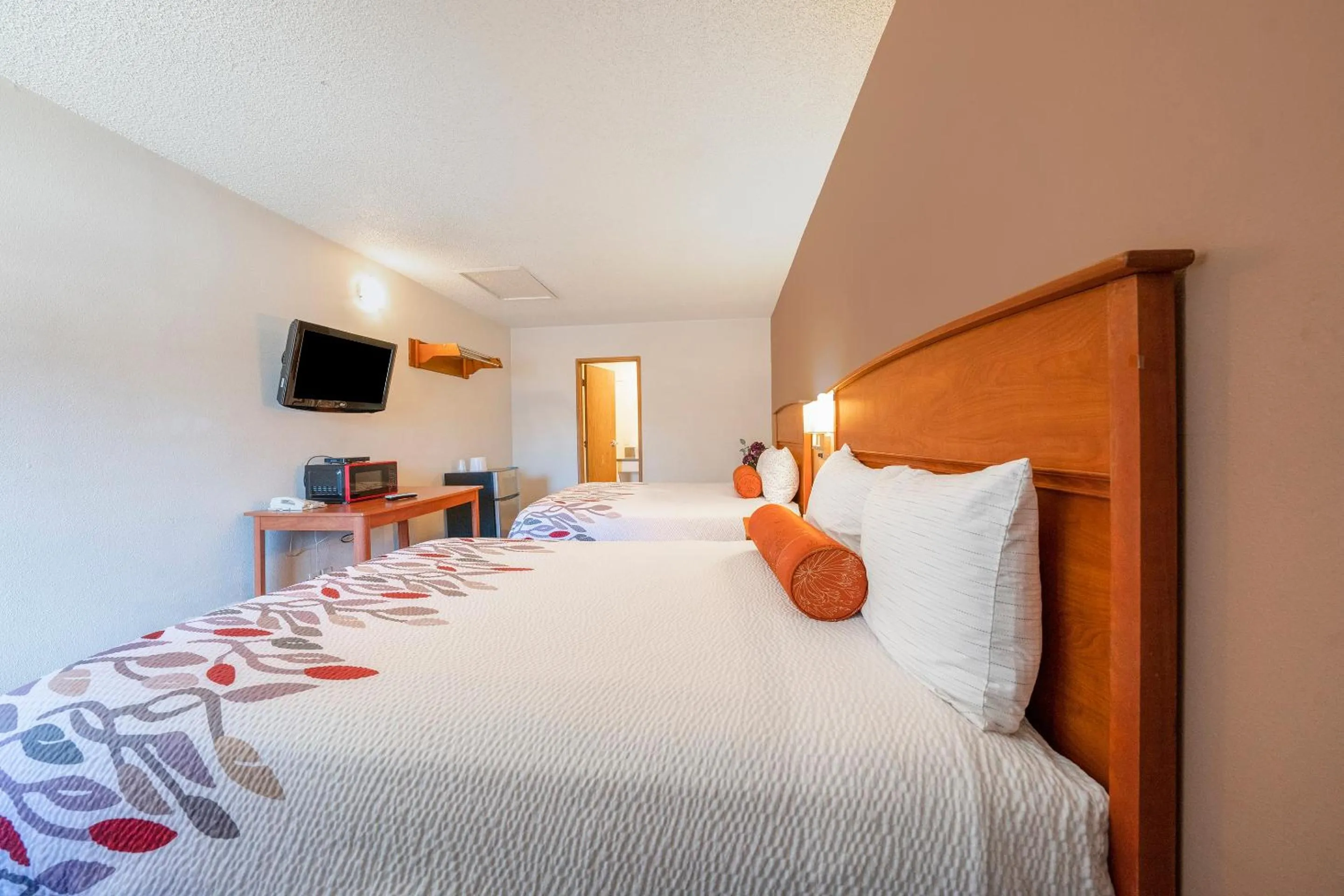 2 Queen Beds Non-Smoking in Budget Inn Gladstone By OYO - Portland Clackamas