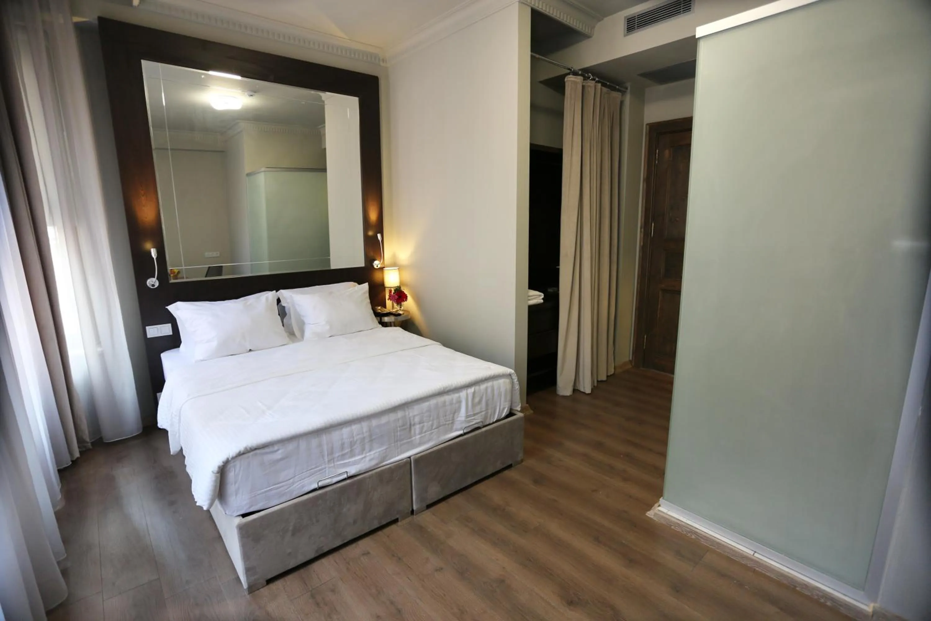 Deluxe Triple Room in Ferman Pera Hotel