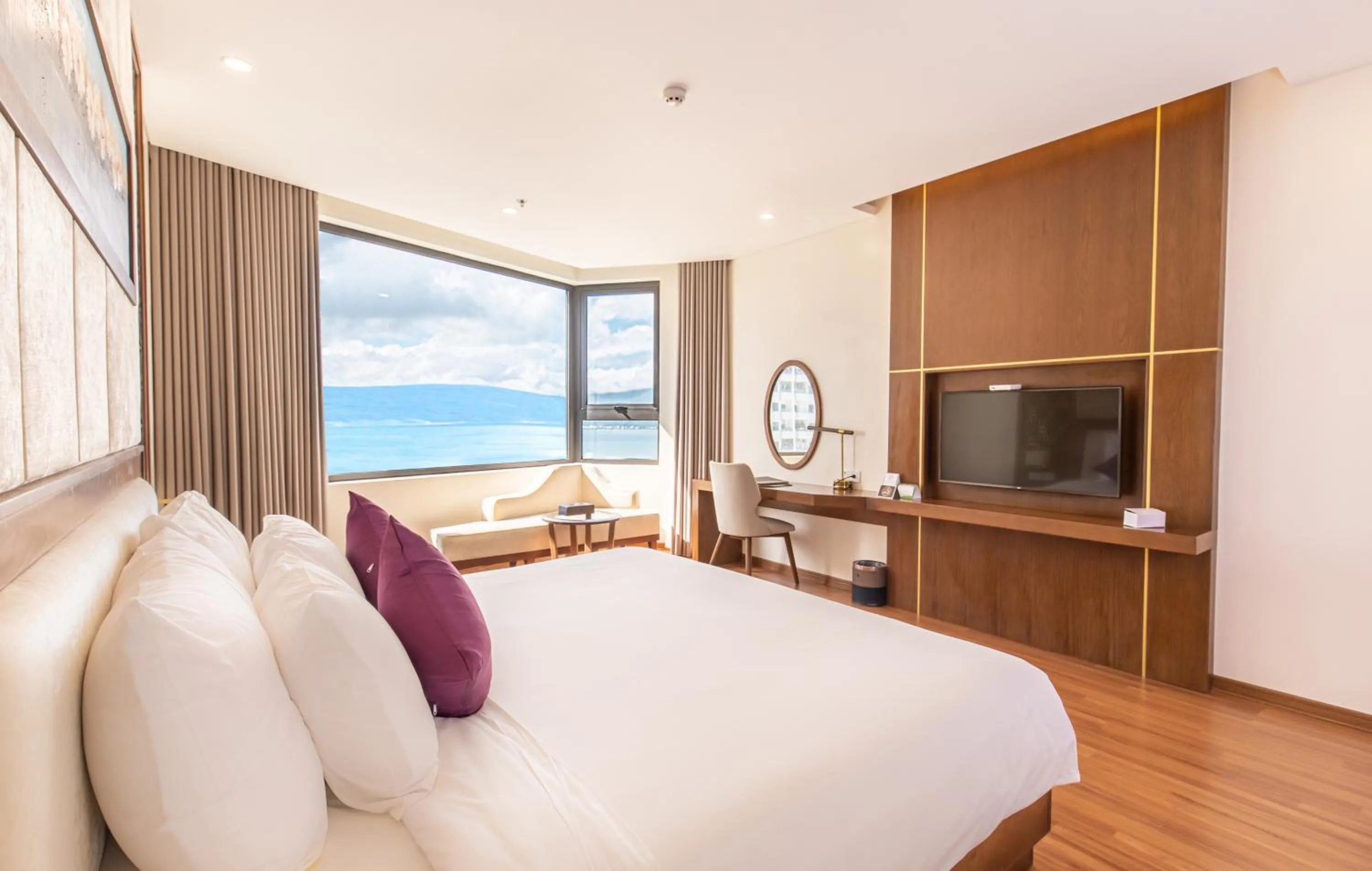 Grand Double Room , Partial Ocean View with Afternoon Tea Per Stay in Rosamia Da Nang Hotel